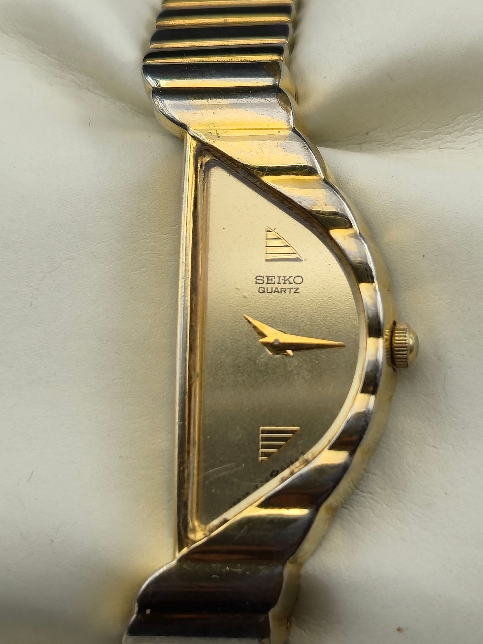 Seiko Quartz Asymmetrical Triangle Dial Ref 1F20-5D59 Gold Tone Ladies Watch Full Set Runs (1 of 8)