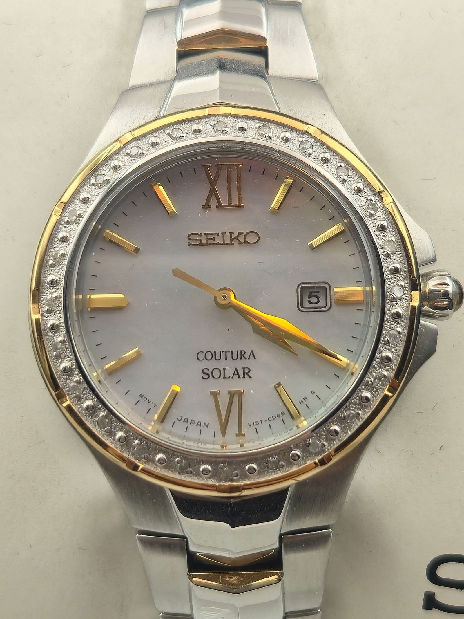 Seiko Coutura Solar Diamond Bezel MOP Dial Ref SUT240 V137 Two Tone Ladies Watch NOS Full Set Runnin (1 of 10)