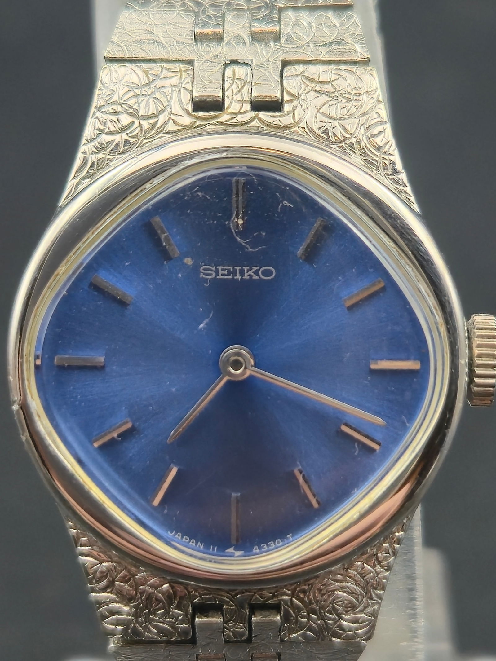 1970s Seiko 11-8329 Blue Sunburst Dial Dress Watch 21mm Engraved Bracelet Running Vintage Ladies (1 of 9)