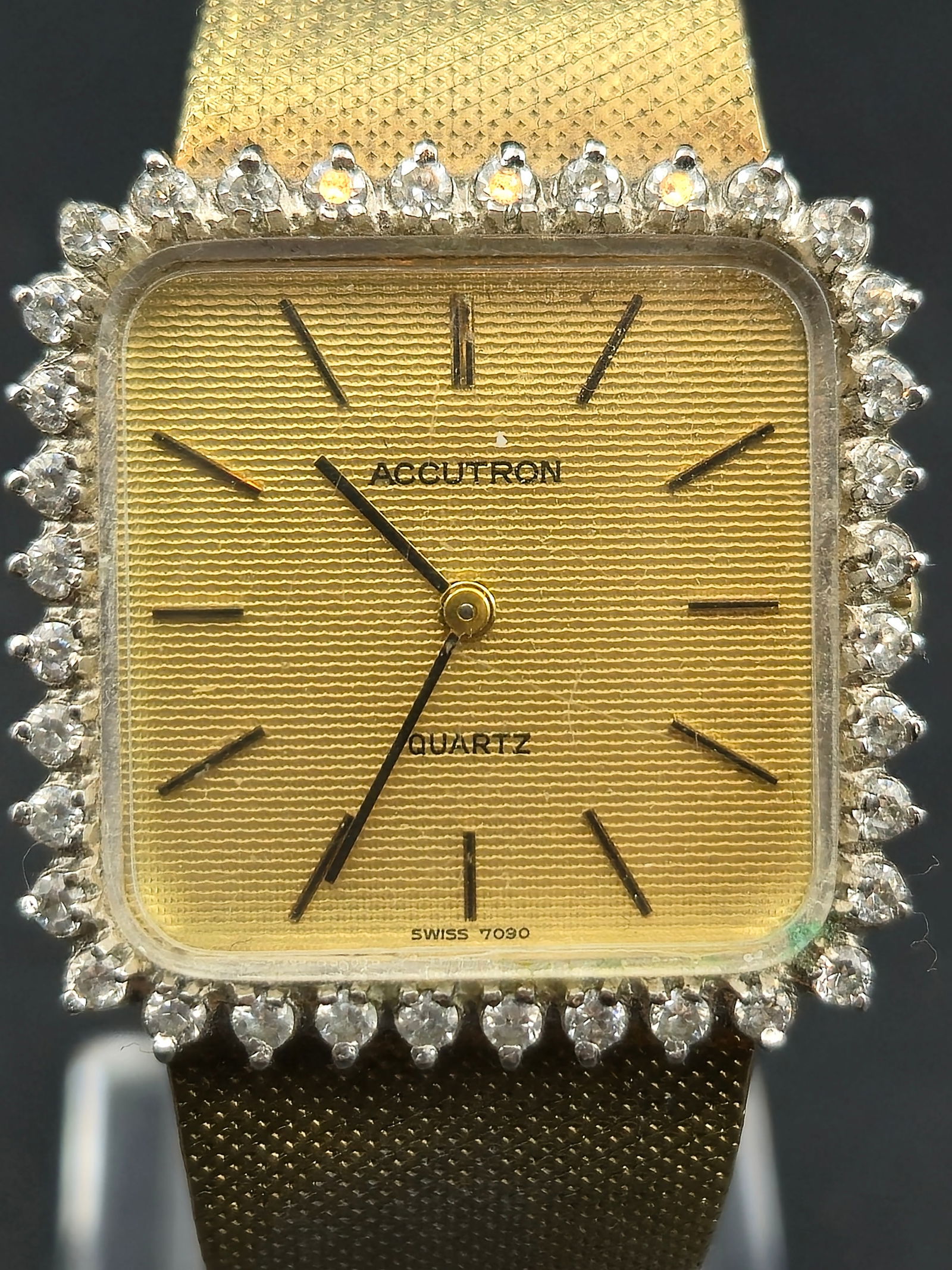1980s Bulova Accutron Quartz CZ Bezel Watch Gold Dial 30mm New Battery (1 of 11)