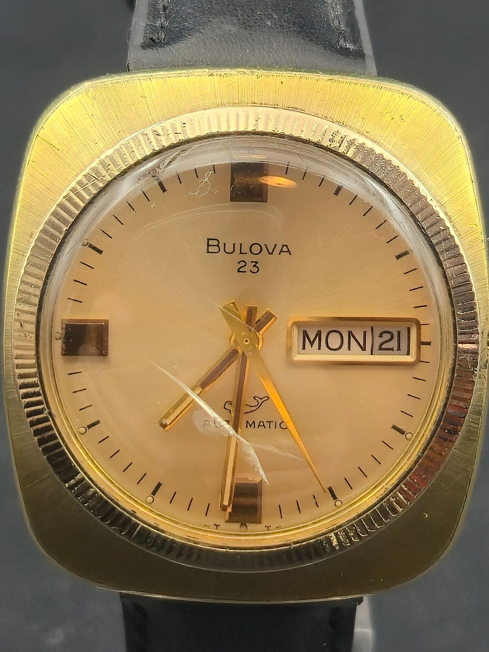 1972 Bulova 23 Automatic Day Date N2 TV Case Gold Electroplate 35mm Running (1 of 8)