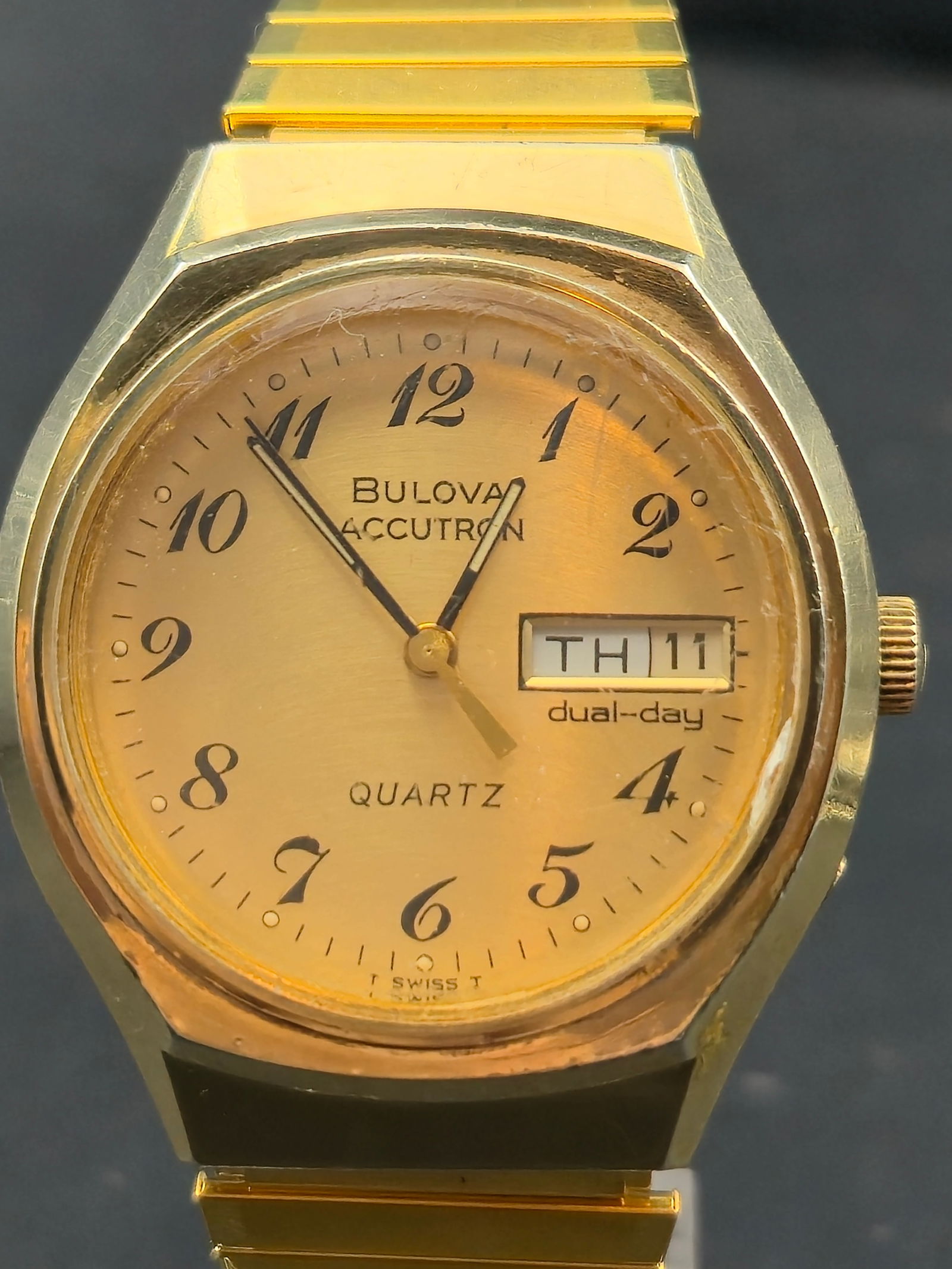 1978 Bulova Accutron Quartz Dual Day N8 Gold Tone Watch 35mm New Battery (1 of 9)