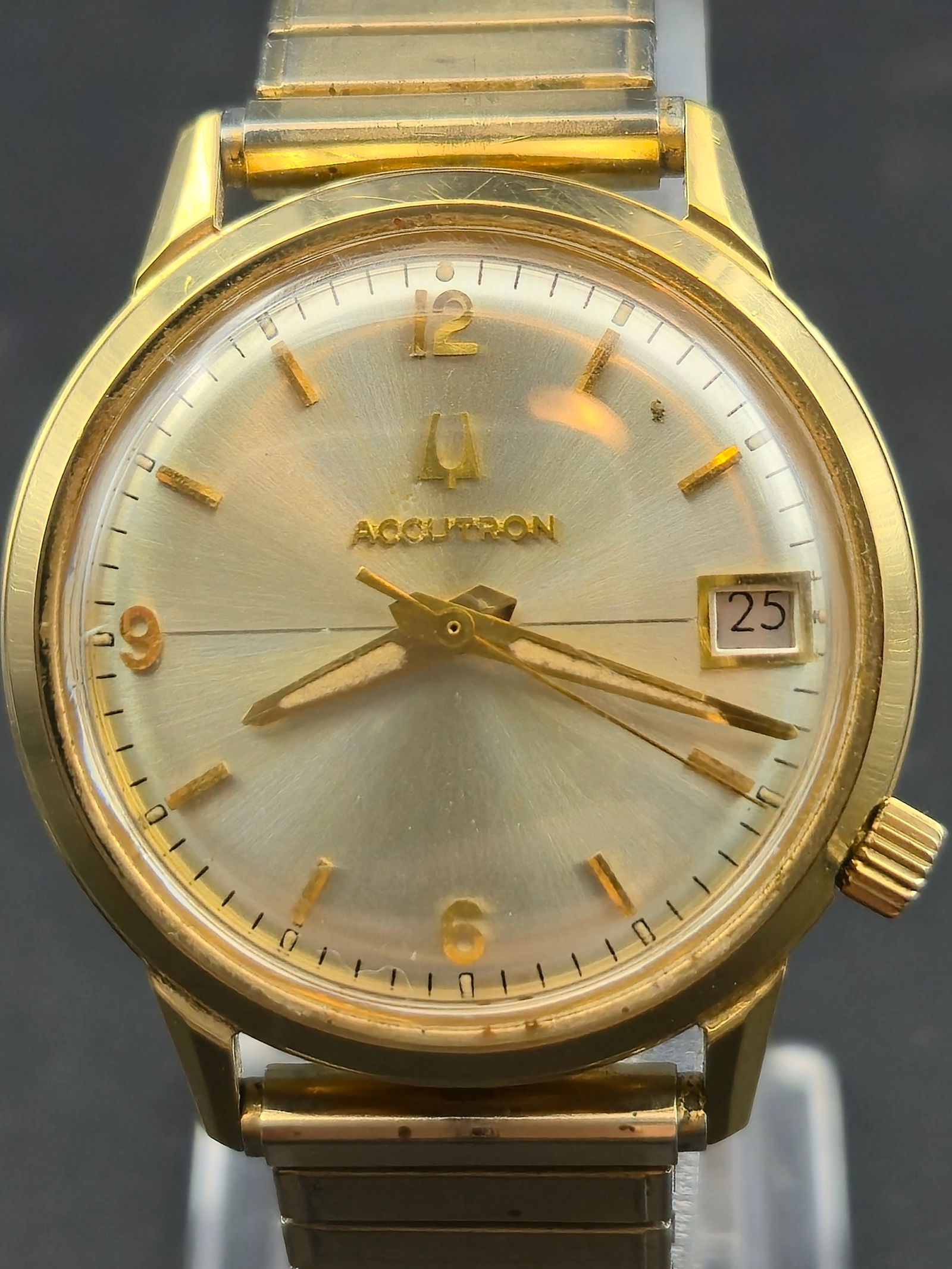 1976 Bulova Accutron N6 Cal 214 Tuning Fork 34mm Gold Electroplate Date Dial Running (1 of 10)
