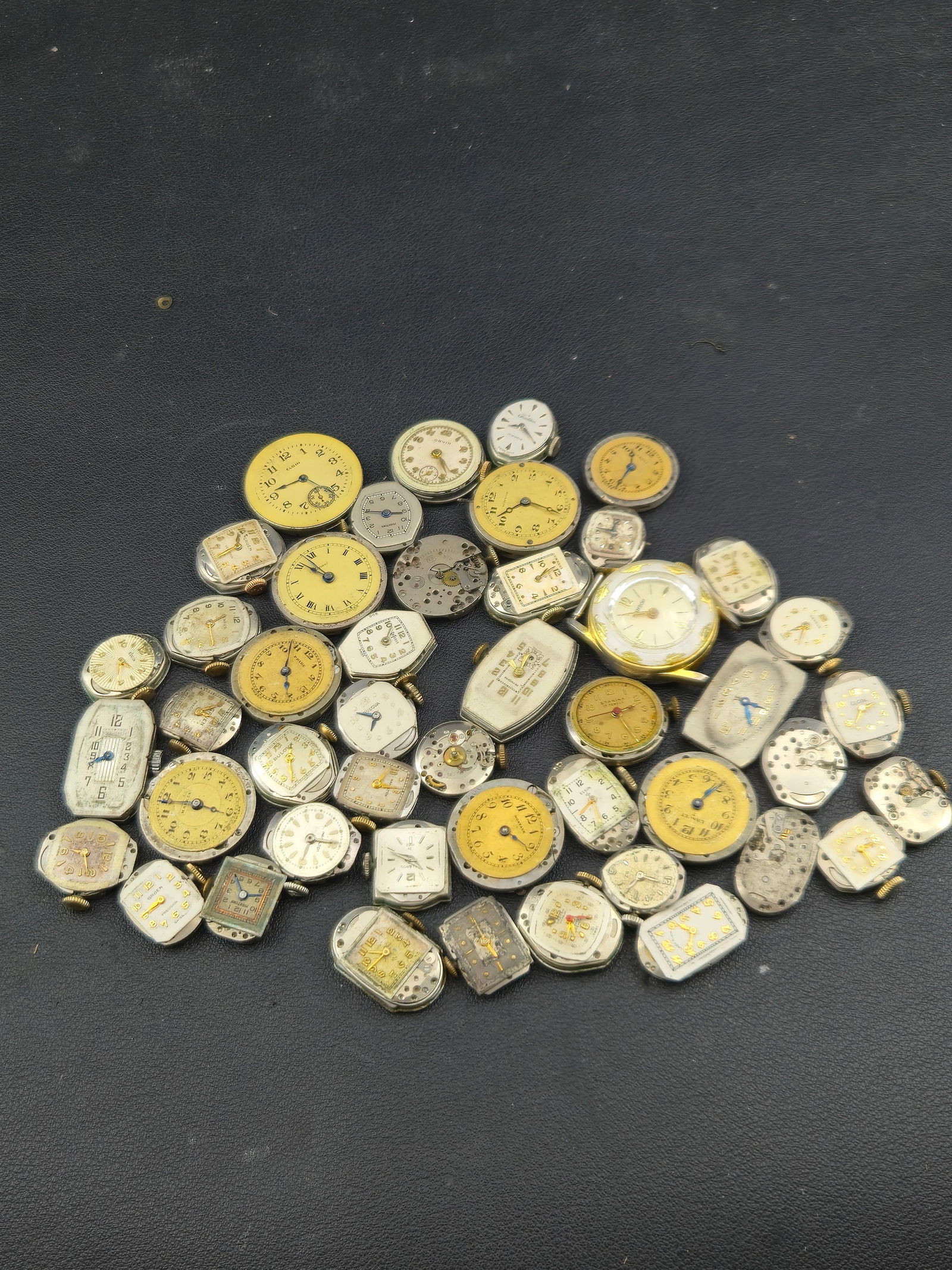 Large Vintage Wristwatch Movement Lot c1930s 1960s Bulova Gruen Elgin Parts Repair Mixed Sizes (1 of 16)