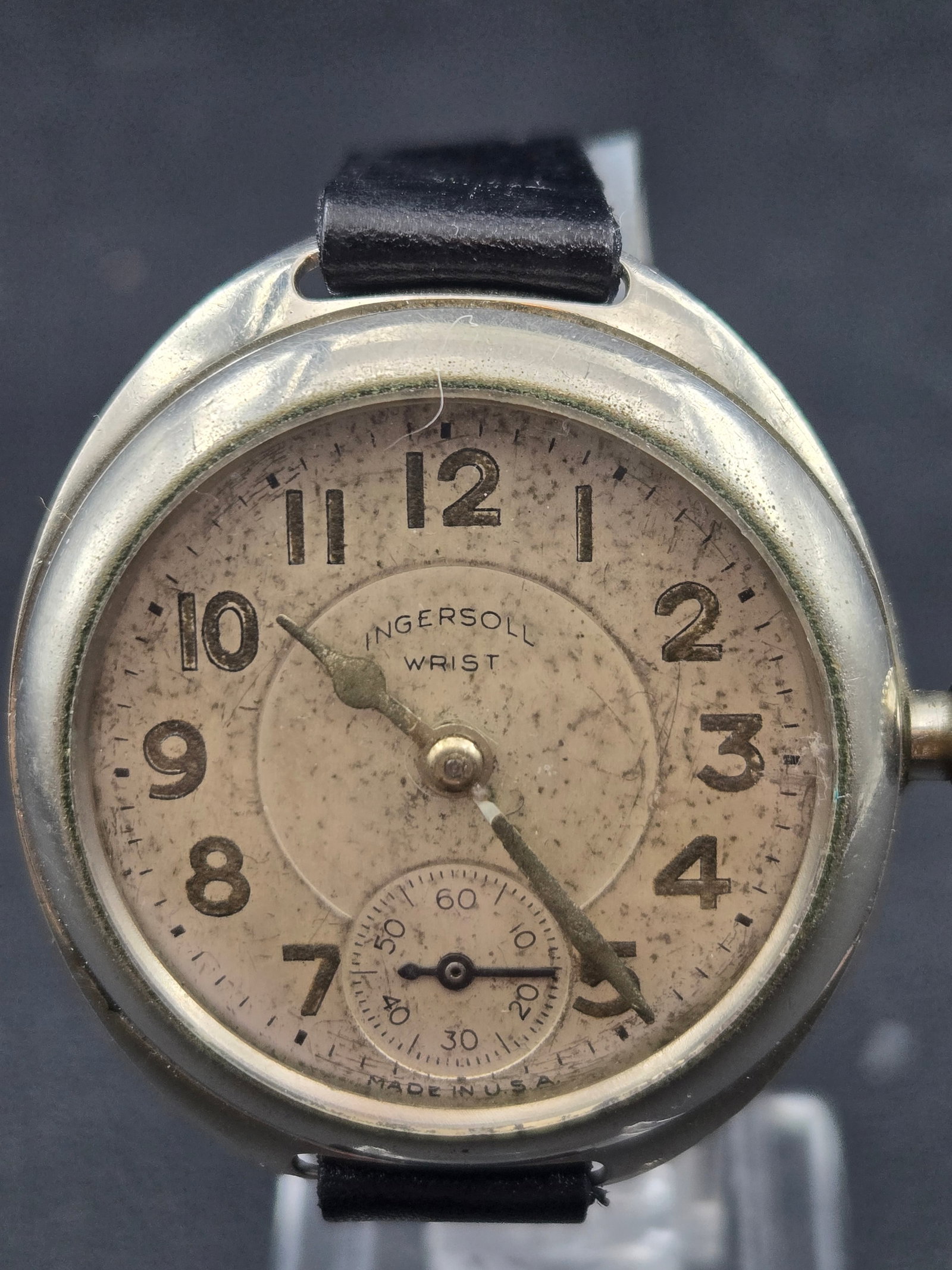 Ingersoll 1930s Wrist Trench Watch USA Small Seconds Manual 38mm Untested: Vintage Ingersoll wristwatch dating to approximately the 1930s featuring a classic trench-style design with wire lugs and small seconds subdial at 6 o’clock. Dial signed Ingersoll Wrist with “Made