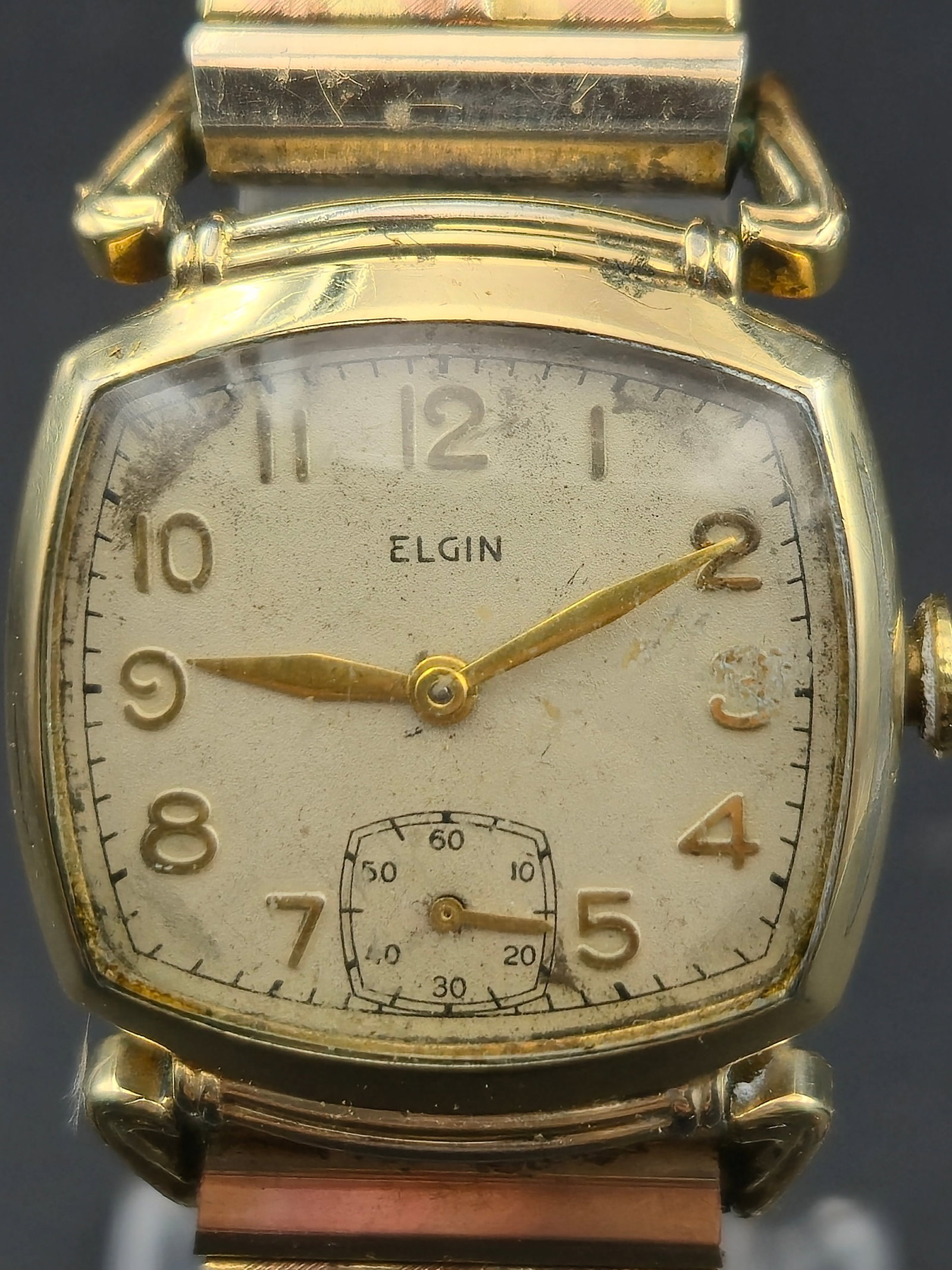 1950 Elgin Grade 554 10K Gold Filled Tank 15J Sub Seconds 25mm Runs Original Dial Vintage: Vintage Elgin tank-style wristwatch featuring Grade 554 movement, marked Elgin 554 U.S.A., 15 jewels. Case is marked 10K gold filled with stainless back (Star Case Co.). Classic sub-seconds layout at