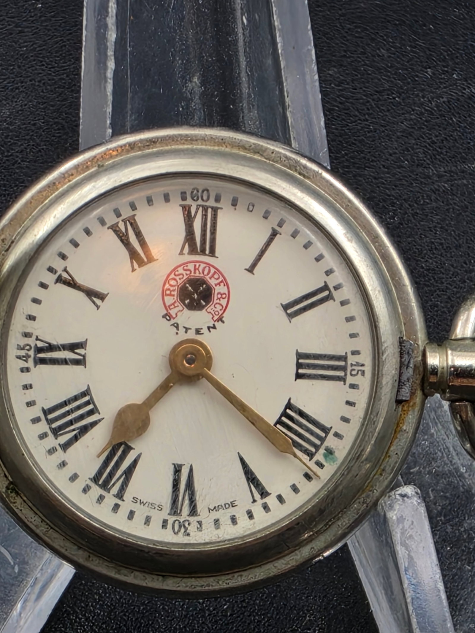 1930s Roskopf Patent Pocket Watch 36mm Swiss Expositions Case Running: Vintage Roskopf Patent pocket watch featuring a detailed “Expositions Internationales” caseback commemorating Barcelona 1929 and Liège 1930. White enamel dial with Roman numerals and Roskopf 