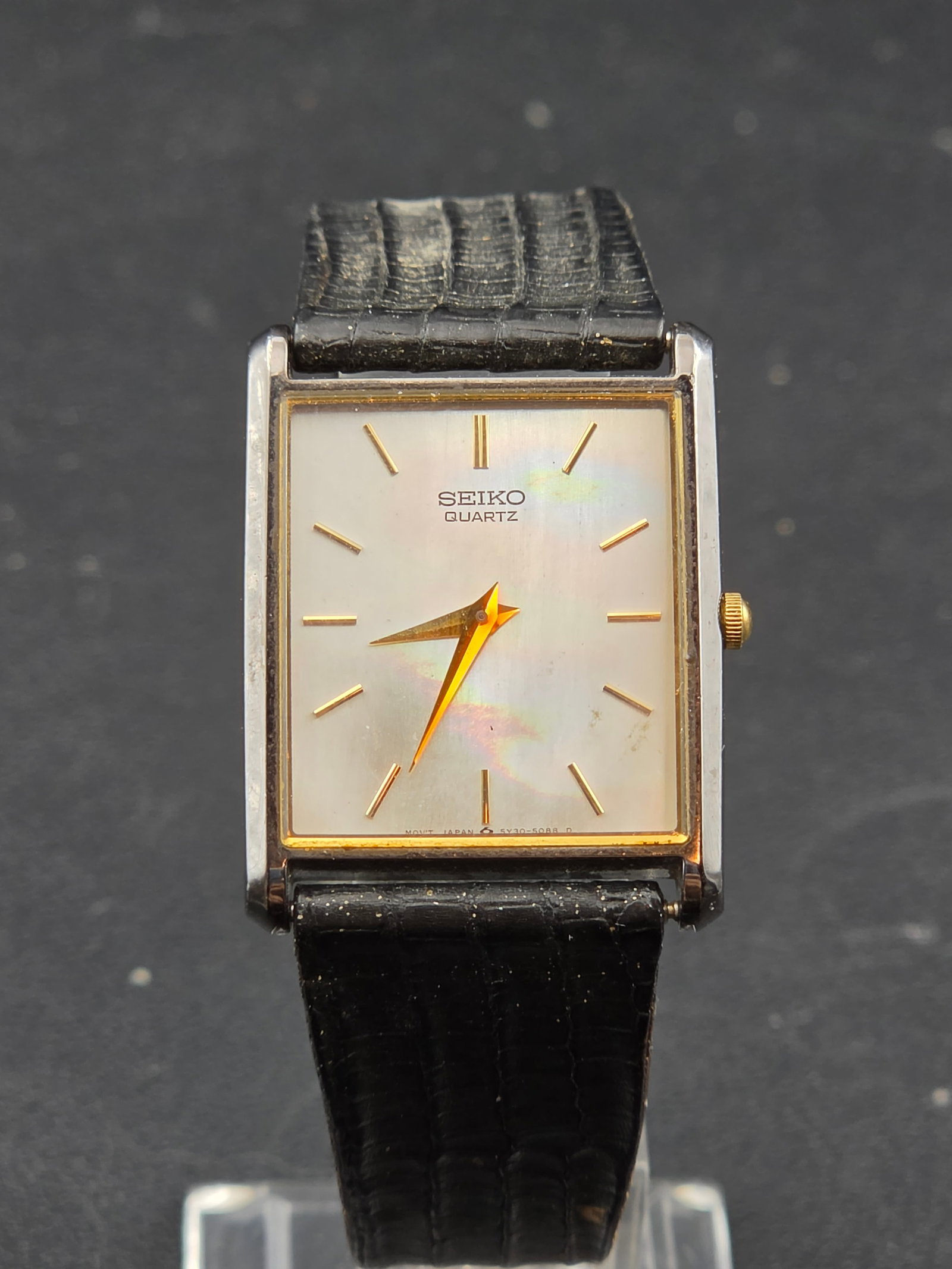 1980 Seiko Quartz Tank 5Y30-5399 25mm MOP Dial Two Tone Rectangular Watch New Battery: Seiko quartz rectangular tank-style wristwatch with mother of pearl dial, gold-tone hands and markers, and two-tone case. Dial signed Seiko Quartz with Japan marking at 6. Caseback marked 5Y30-5399, b