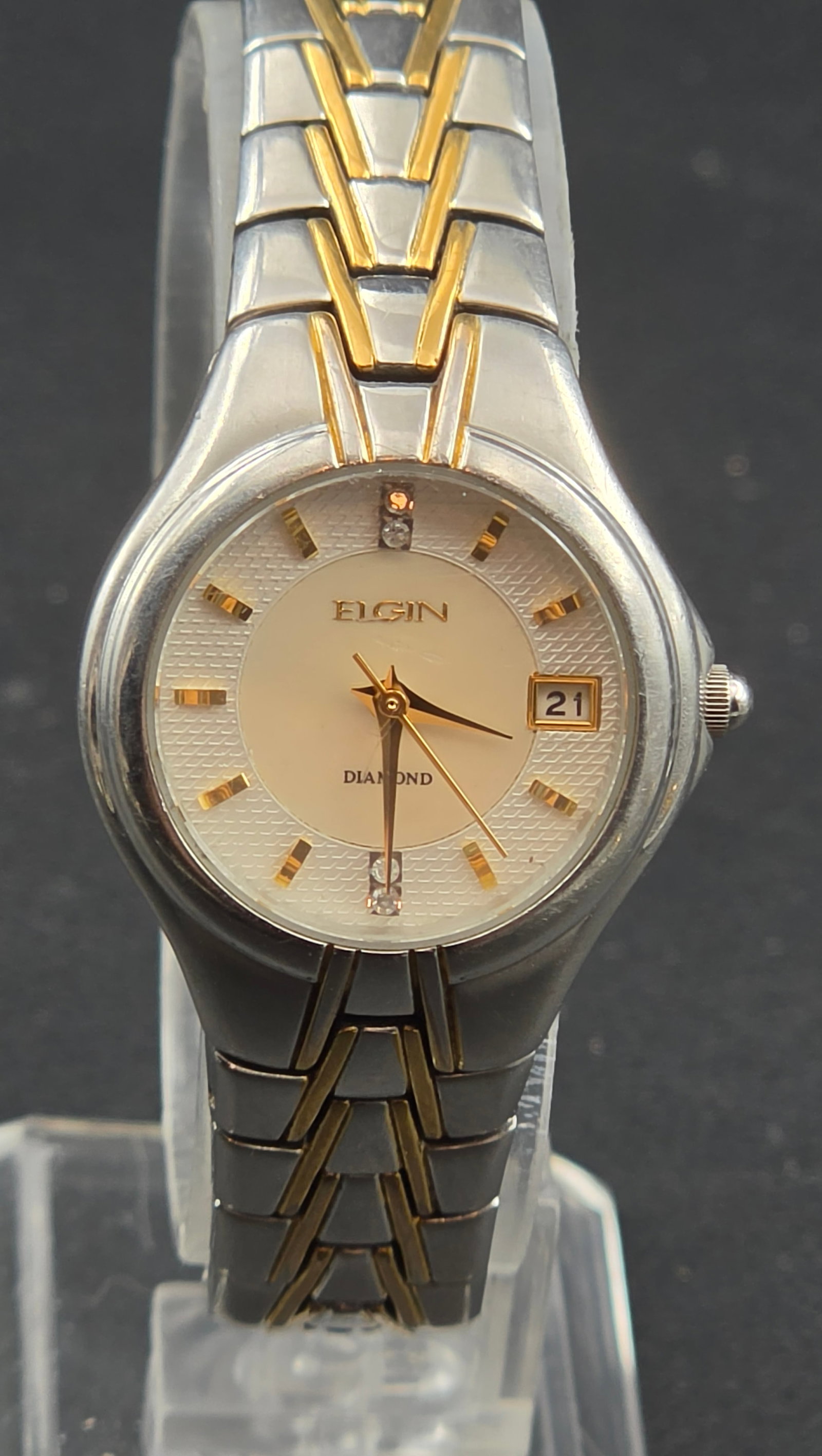 Elgin Diamond Quartz Ladies Watch Two Tone Date Japan Movt New Battery Runs: Elgin ladies quartz wristwatch featuring a two-tone stainless steel bracelet and case with gold-tone accents. Dial marked “Elgin” and “Diamond,” with diamond hour markers at 12 and 6, 