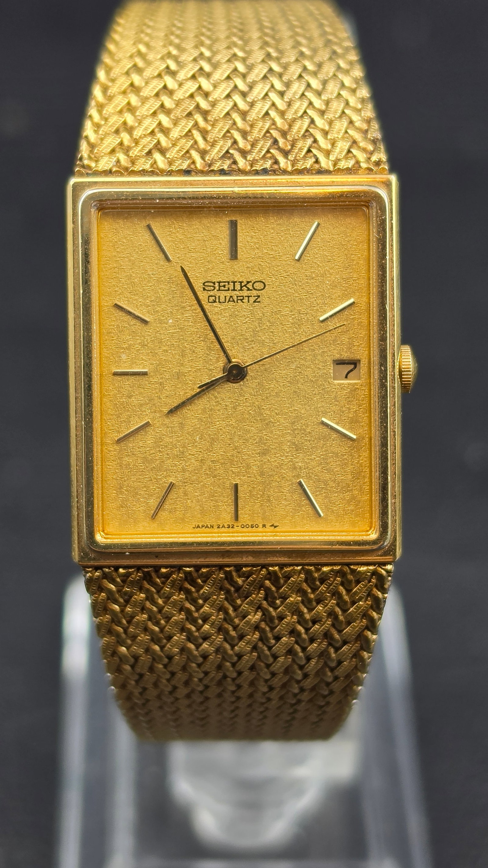 Seiko Quartz 2A32-5019 Gold Tone Tank Date Watch 23mm 1986 New Battery Running: Vintage Seiko quartz dress watch featuring a classic rectangular “tank-style” case with a textured gold-tone dial and date window at 3 o’clock. The watch is running with a new battery instal