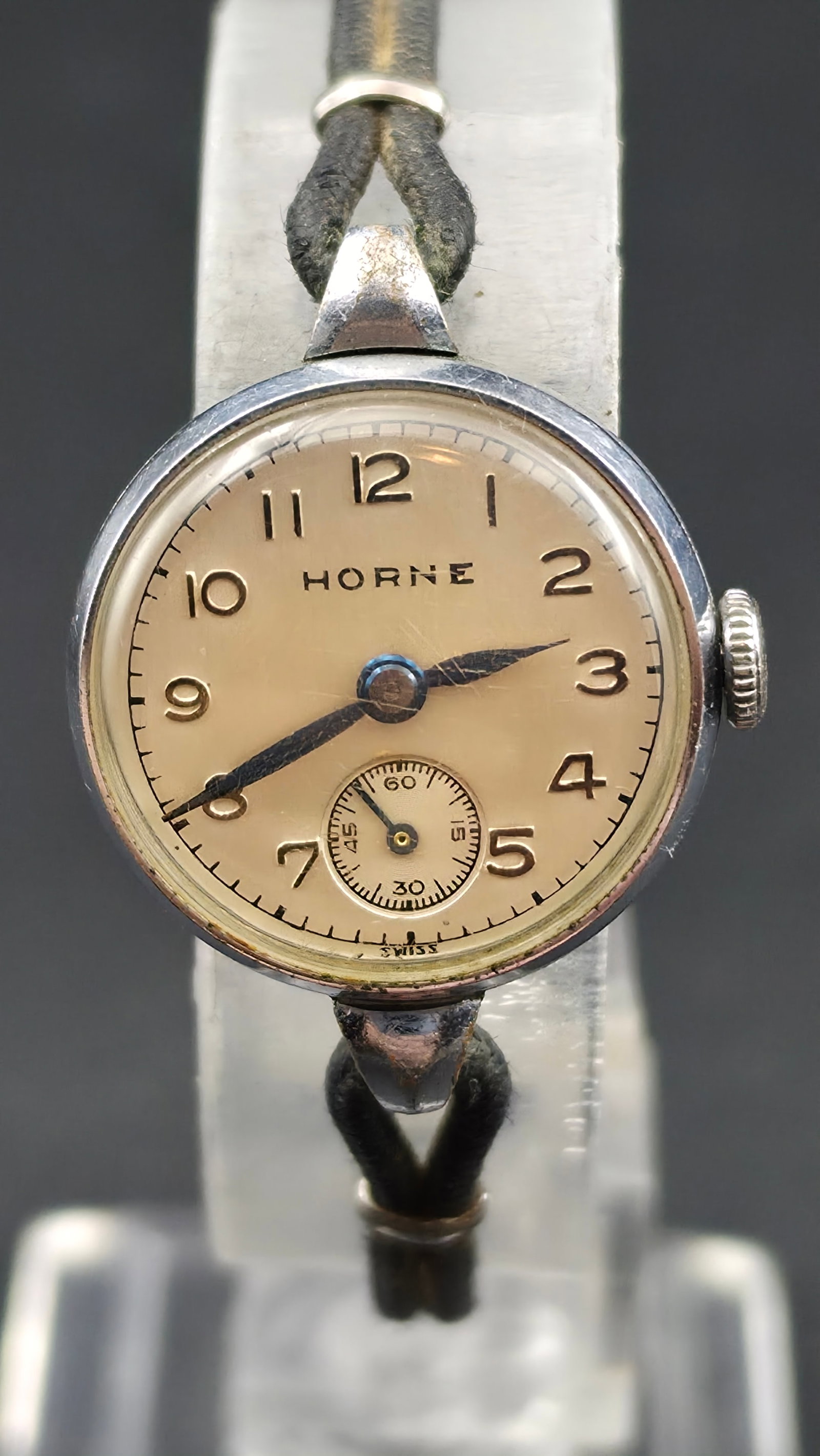 Vintage Horne Swiss Manual Wind Ladies Watch 7 Jewel Elida Movement Sub Seconds 22mm Runs: for auction is a charming vintage Horne Swiss manual wind ladies wristwatch. This petite and elegant timepiece features a warm cream dial with bold black Arabic numerals, blued steel hands, and a subs