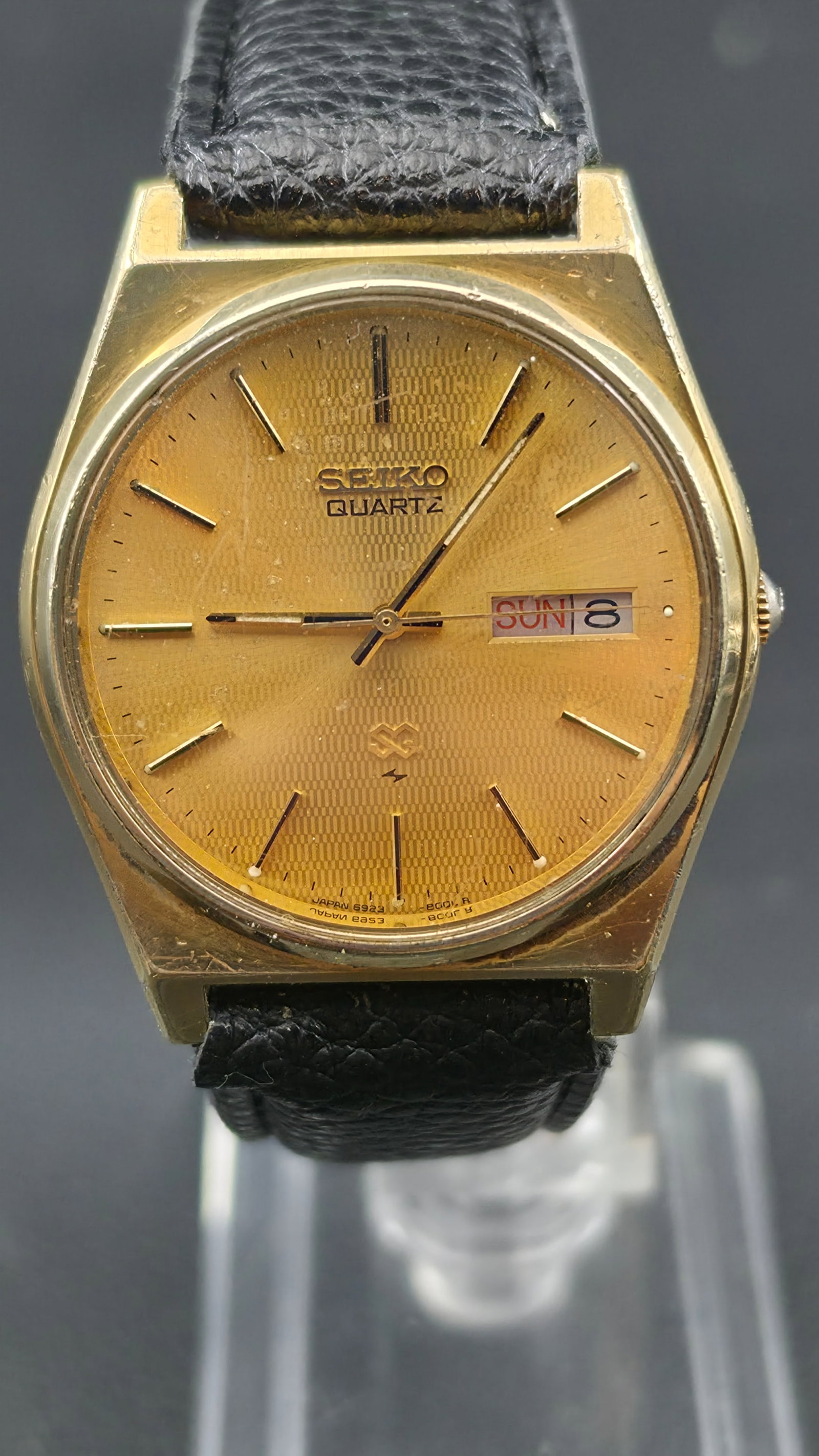 Seiko Quartz SQ Gold Tone Day Date Textured Dial Watch 6923-8009 Running New Battery (1 of 8)