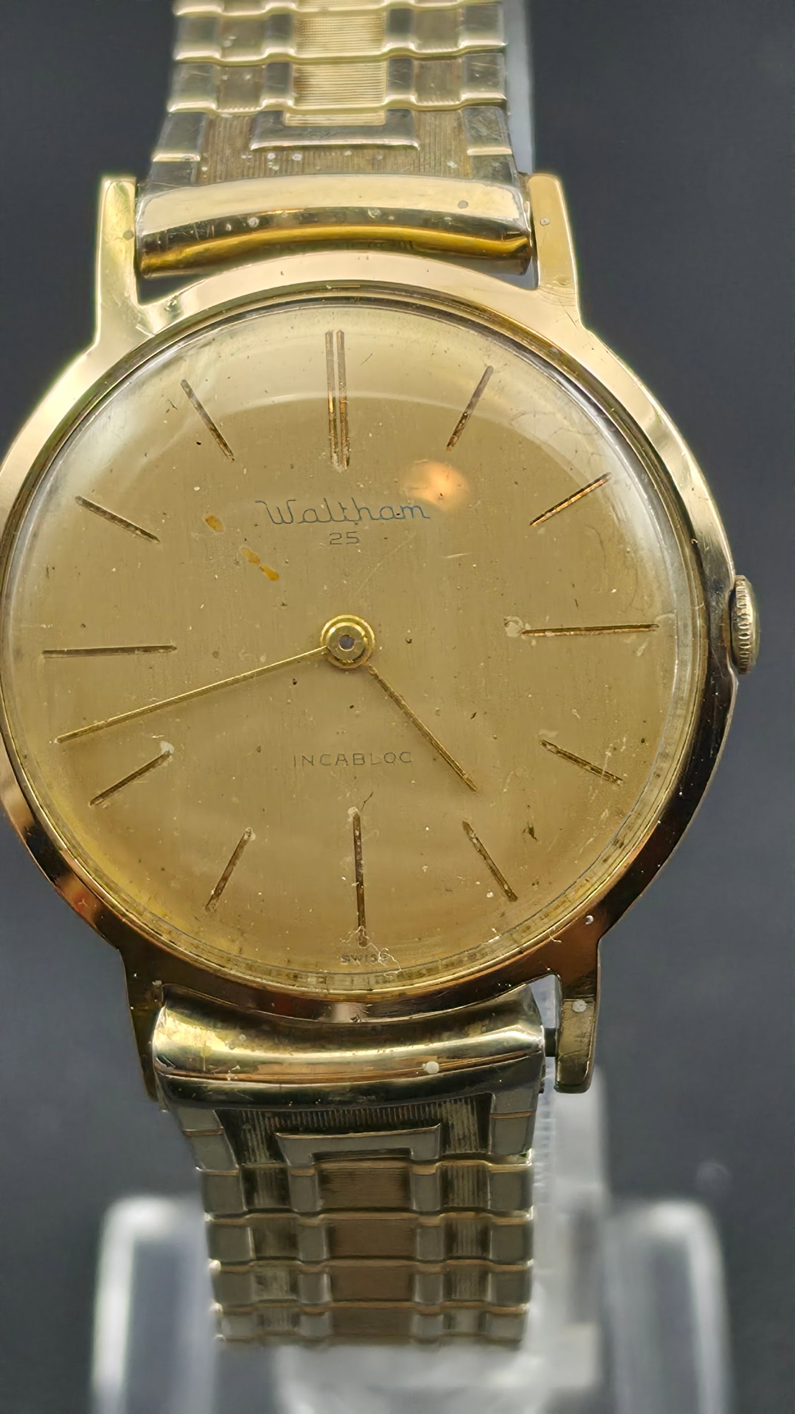 Waltham 25 Jewel Incabloc Swiss Manual Wind Watch 34mm AS 1525 Movement Runs: Vintage Waltham manual wind wristwatch. The dial reads Waltham in script with 25 below the brand name and Incabloc below center, with Swiss printed along the lower dial edge. The champagne gold dial f