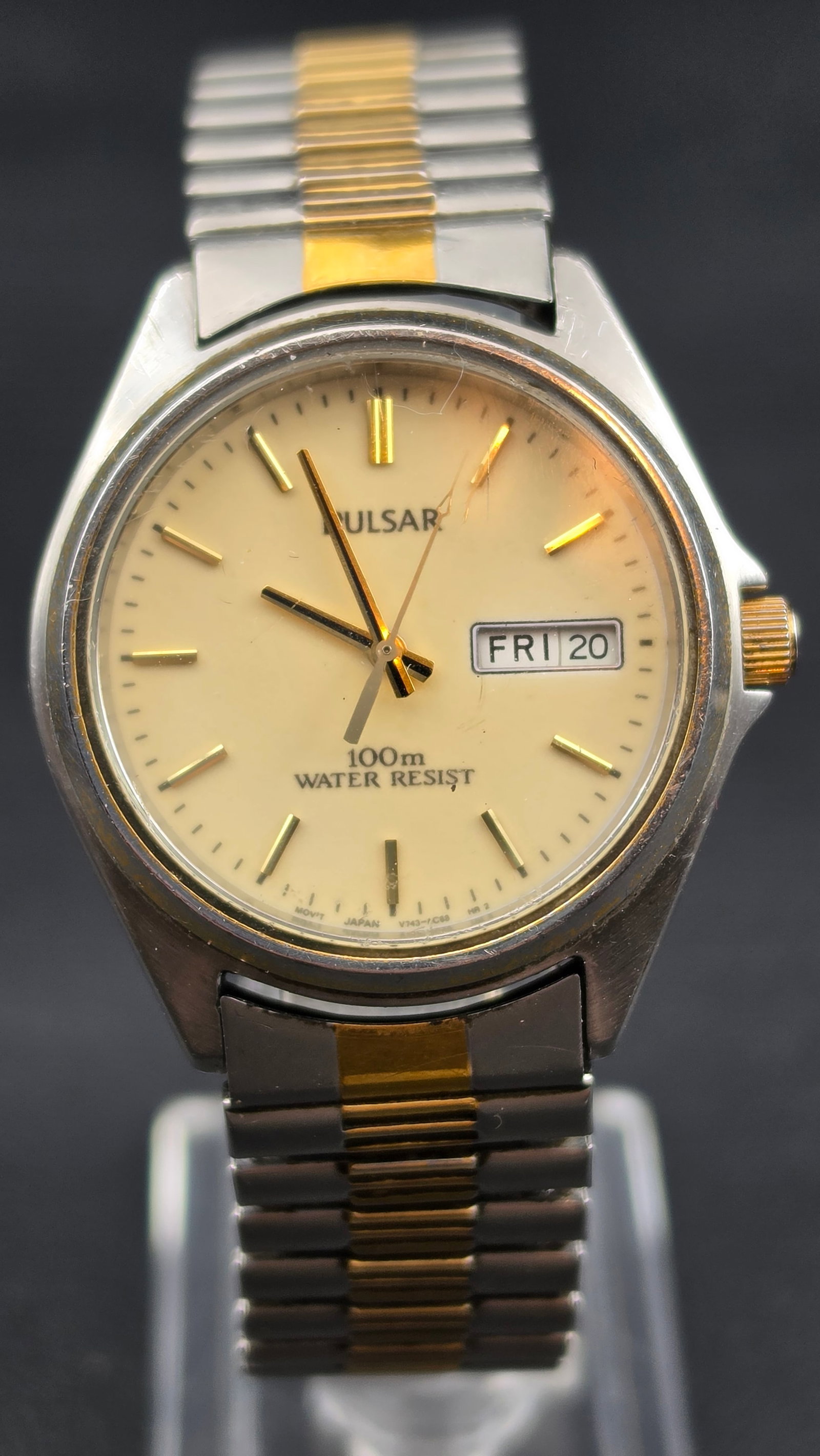 Pulsar quartz mens watch two tone stainless steel base metal 100m water resist day date V743 Japan m (1 of 8)