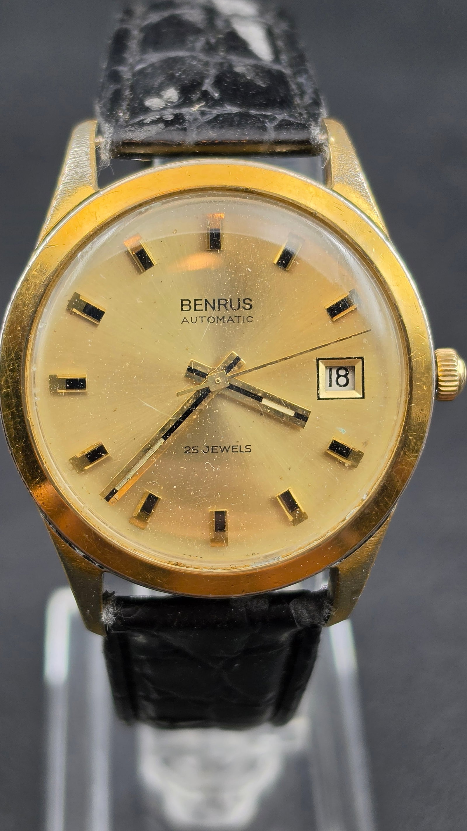 Benrus Automatic 25 Jewel Date Gold Tone 35.77mm Vintage Watch: Benrus vintage automatic wristwatch. Case measures 35.77mm as shown on calipers. Gold tone base metal bezel with stainless steel back. The champagne gold dial features applied gold tone baton hour mar