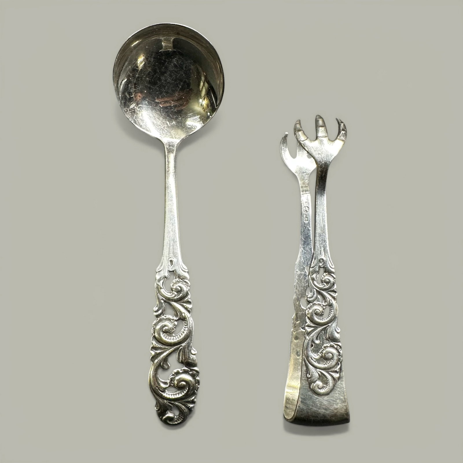 34g Vintage Norwegian Brødrene Mylius 830 Silver Berry Spoon & Sugar Tongs: 34g Vintage Norwegian Brødrene Mylius 830 Silver Berry Spoon & Sugar Tongs:Brand/Model: Brødrene Mylius.Manufacturer Location: Norway.Year Produced: Unknown.Condition: Good vintage condition with su