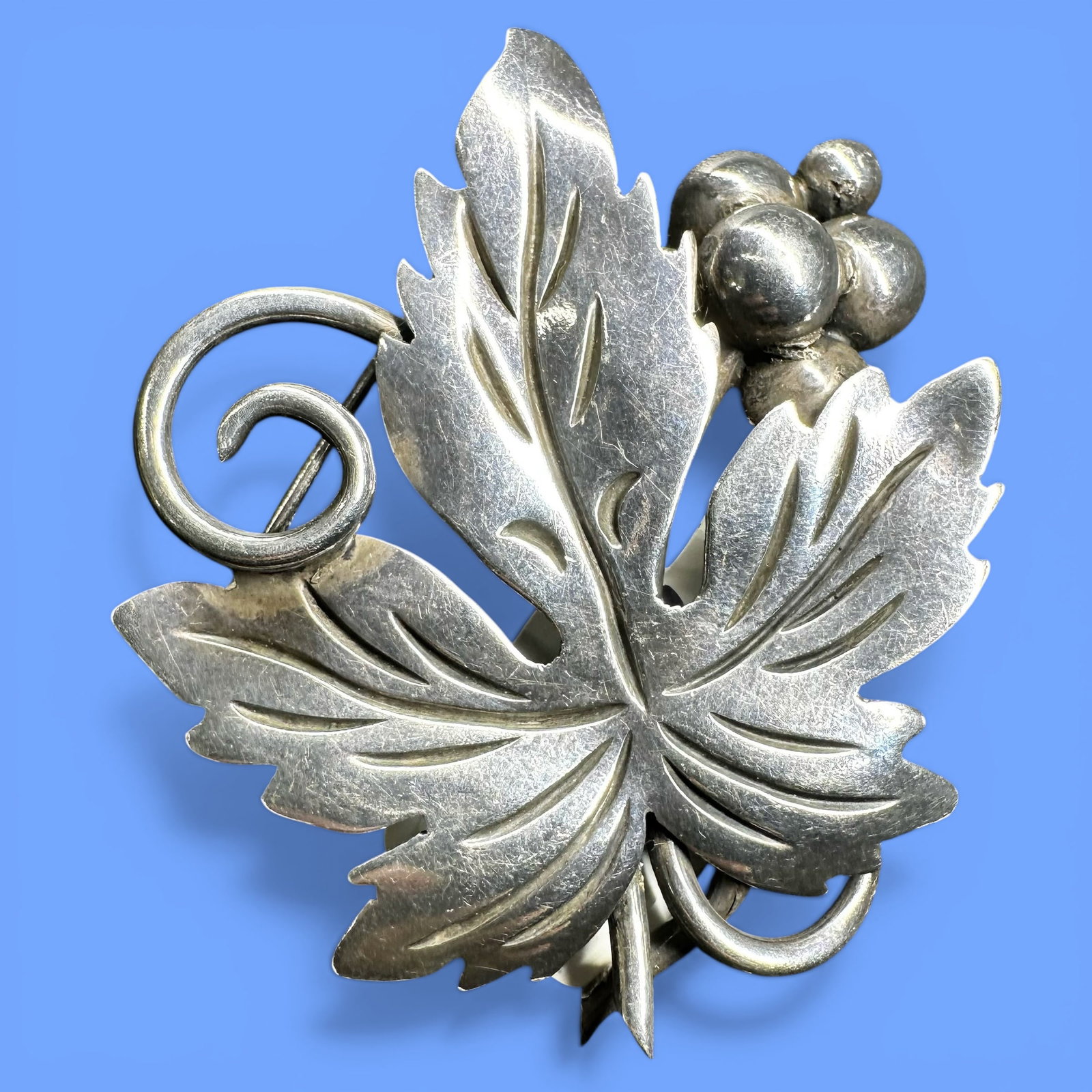 12g Taxco Mexico 925 Sterling Silver Cut Out Leaf & Berry Vine Brooch: 12g Taxco Mexico 925 Sterling Silver Cut Out Leaf & Berry Vine Brooch:Brand/Model: Mark "ANA Taxco." Manufacturer Location: Taxco, Mexico. Marked "HECHO EN MEXICO."Year Produced: Late 1940s to early 1