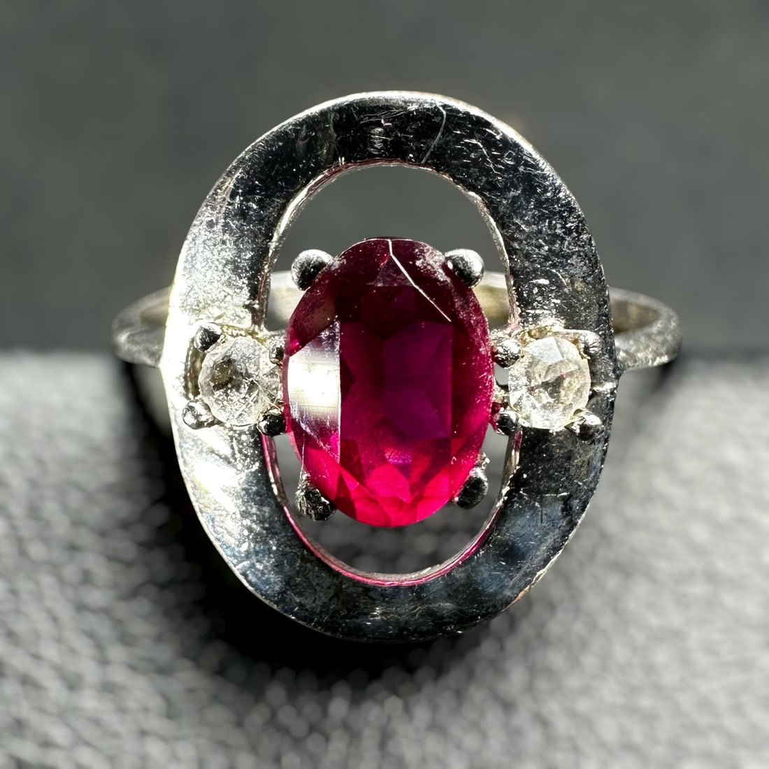 Sz6.75/2g Vintage Sterling Silver Ruby Ring (1 of 7)