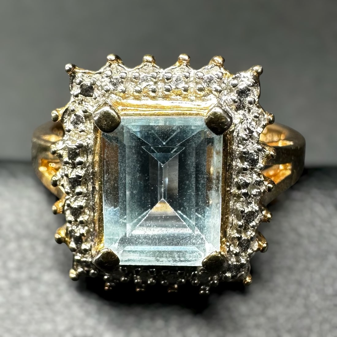 Sz9/5g Vintage 925 Sterling Silver Faceted Blue Topaz & Marcasite Ring: Sz9/5g Vintage 925 Sterling Silver Faceted Blue Topaz & Marcasite Ring:Brand/Model: Unknown.Manufacturer Location: China; marked on band interior.Year Produced: 1990s.Condition: Good condition with li