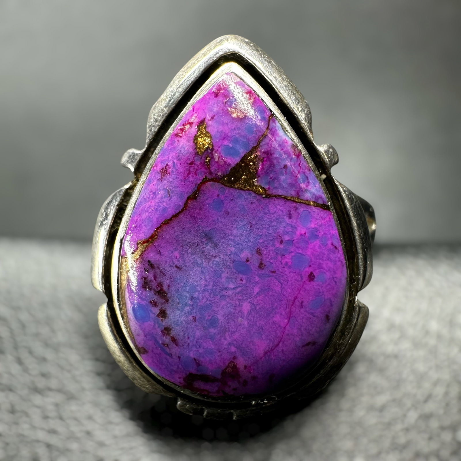 Sz6/3g 925 Sterling Silver Mohave Purple Turquoise Ring: Sz6/3g 925 Sterling Silver Mohave Purple Turquoise Ring:Brand/Model: No hallmark.Manufacturer Location: Phillipines.Year Produced: Unknown.Condition: Good condition with light surface wear and minor i