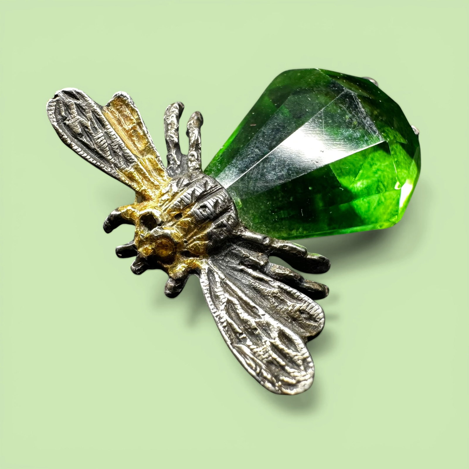 10g Vintage Uranium Glass Insect Brooch (1 of 9)
