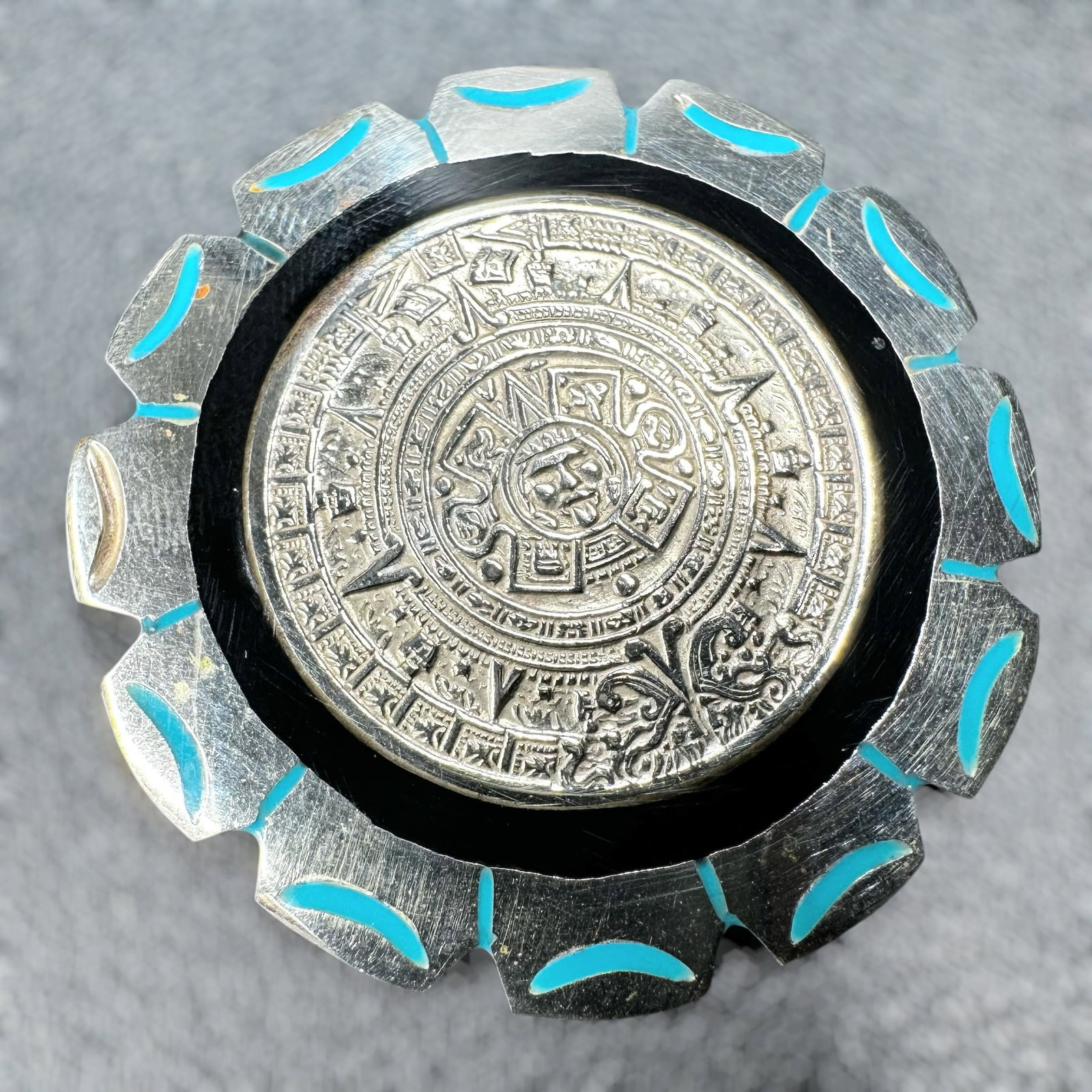 10g Mexican Alpaca Mayan/Aztec Calendar Turquoise Inlay Brooch (1 of 8)