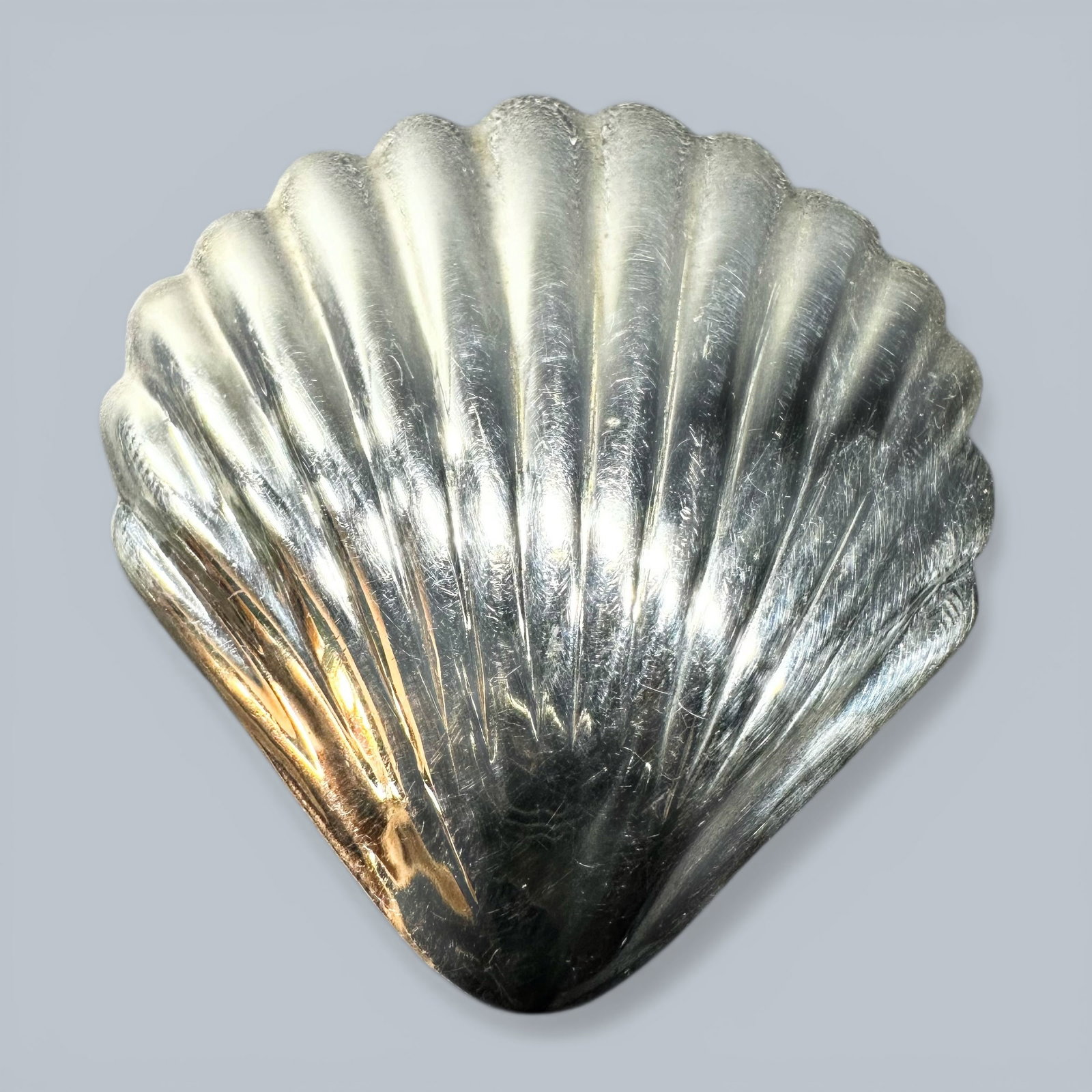 12g Taxco Mexico 925 Sterling Silver Sea Shell Brooch: 12g Taxco Mexico 925 Sterling Silver Sea Shell Brooch:Brand/Model: Taxco Mexico 925 Sterling Silver.Manufacturer Location: Taxco, Mexico.Year Produced: Unknown.Condition: Good vintage condition with s