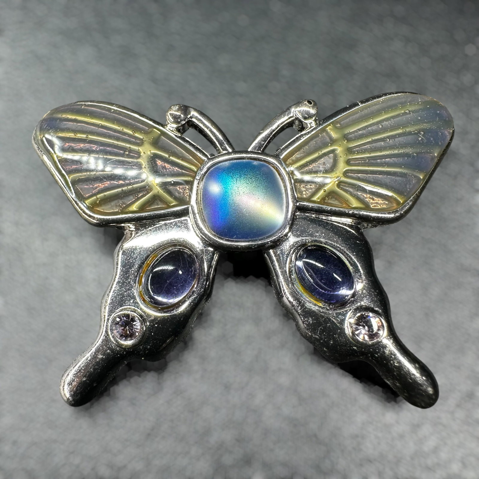 20g Silver Tone Rhinestone Resin Glass Butterfly Brooch: 20g Silver Tone Rhinestone Resin Glass Butterfly Brooch:Brand/Model: No hallmark.Manufacturer Location: Not marked.Year Produced: Unknown.Condition: Good condition with light surface wear and minor sc