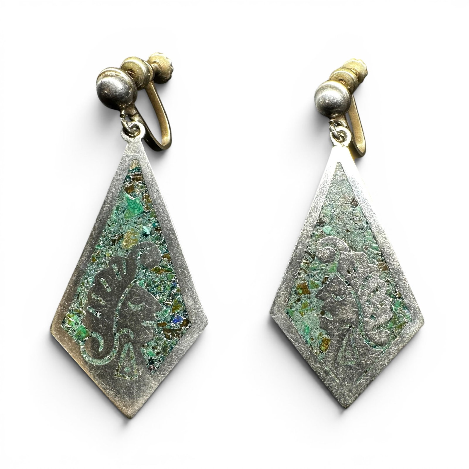 10g Taxco Mexico 925 Sterling Silver Crushed Azurite Inlay Screw Back Earrings: 10g Taxco Mexico 925 Sterling Silver Crushed Azurite Inlay Screw Back Earrings:Brand/Model: Taxco Mexico 925 Sterling Silver; maker’s mark present.Manufacturer Location: Taxco, Mexico.Year Produced: