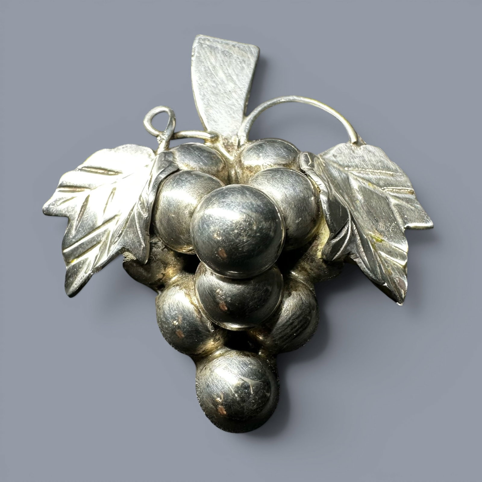 16g Taxco Mexico 925 Sterling Silver Grape Cluster Brooch: 16g Taxco Mexico 925 Sterling Silver Grape Cluster Brooch:Brand/Model: No hallmark.Manufacturer Location: unmarked.Year Produced: Unknown.Condition: Good condition with surface wear, patina, and minor