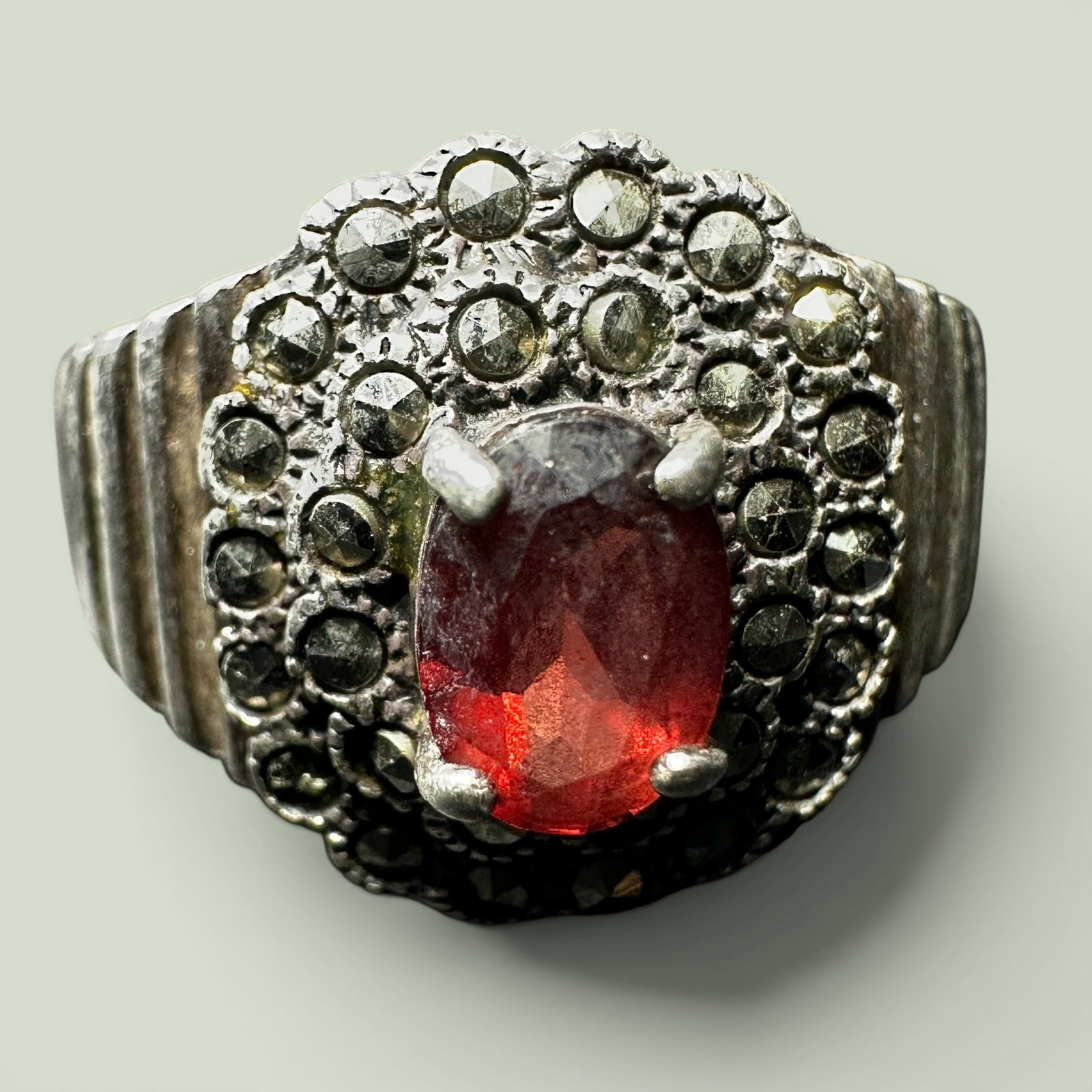 Sz8.75/7g Sterling Silver Garnet & Marcasite Ring (1 of 8)