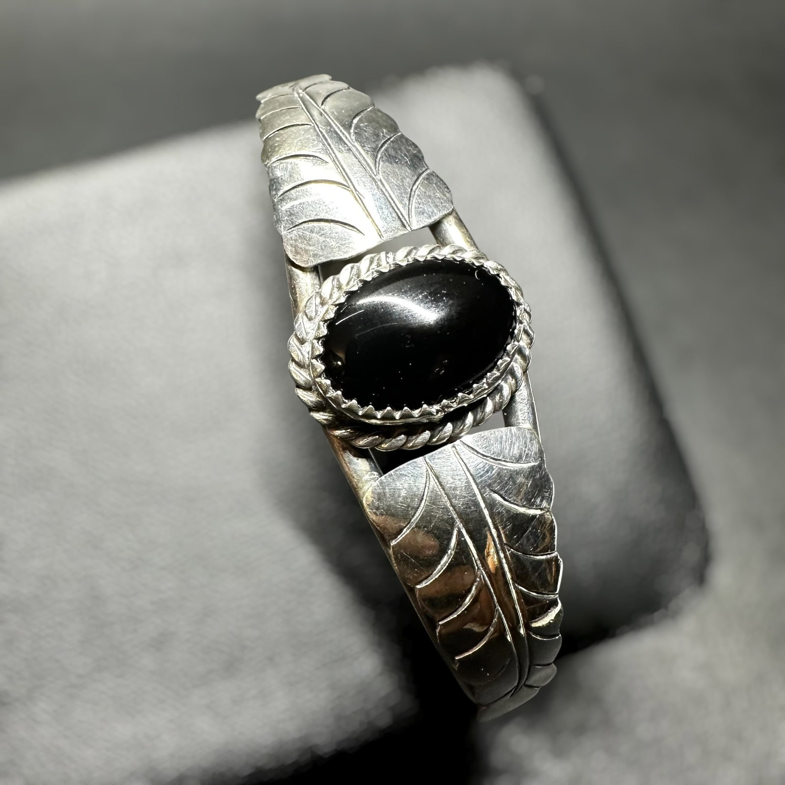 6.5”/13g Navajo Benjamin Piaso Sterling Silver Onyx Cuff: 6.5”/13g Native American Navajo Benjamin Piaso Sterling Silver Onyx CuffBrand/Model: Hallmarked “B”; Benjamin Piaso, Navajo artisan.Manufacturer Location: Albuquerque, NM.Year Produced: 