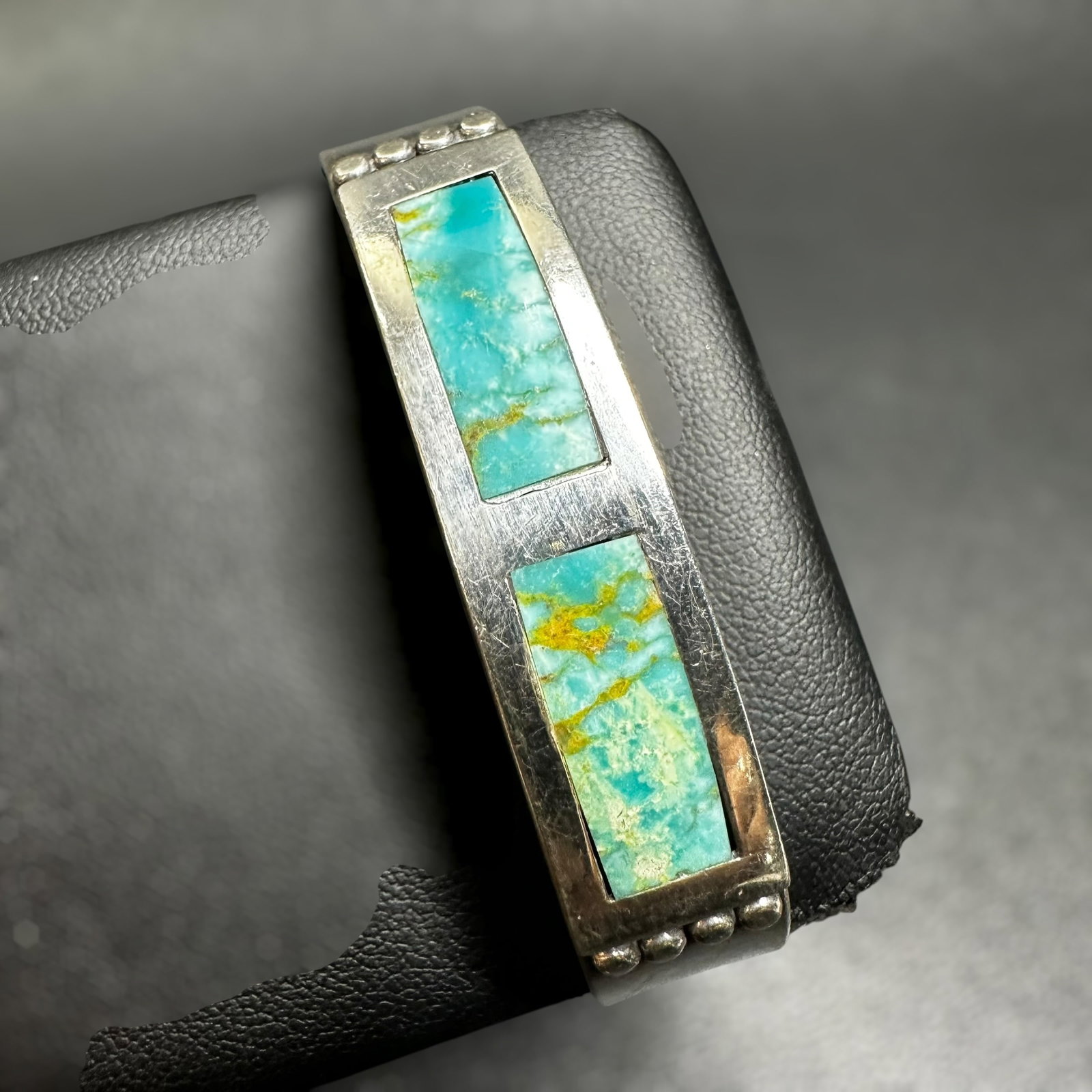 6.5”/26g Native American Sterling Silver Royston Turquoise Cuff: 6.5”/26g Native American Sterling Silver Royston Turquoise Cuff:Brand/Model: No hallmark.Manufacturer Location: unmarked.Year Produced: Unknown.Condition: Overall good condition with surface wea