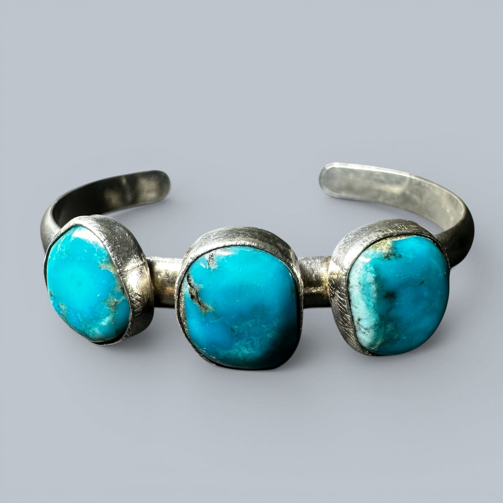 6”/17g Native American Sterling Silver Blue Gem Turquoise Cuff: 6”/17g Native American Sterling Silver Blue Gem Turquoise CuffBrand/Model: No hallmark. Native American artisan.Manufacturer Location: unmarked.Year Produced: Unknown.Condition: Overall good con