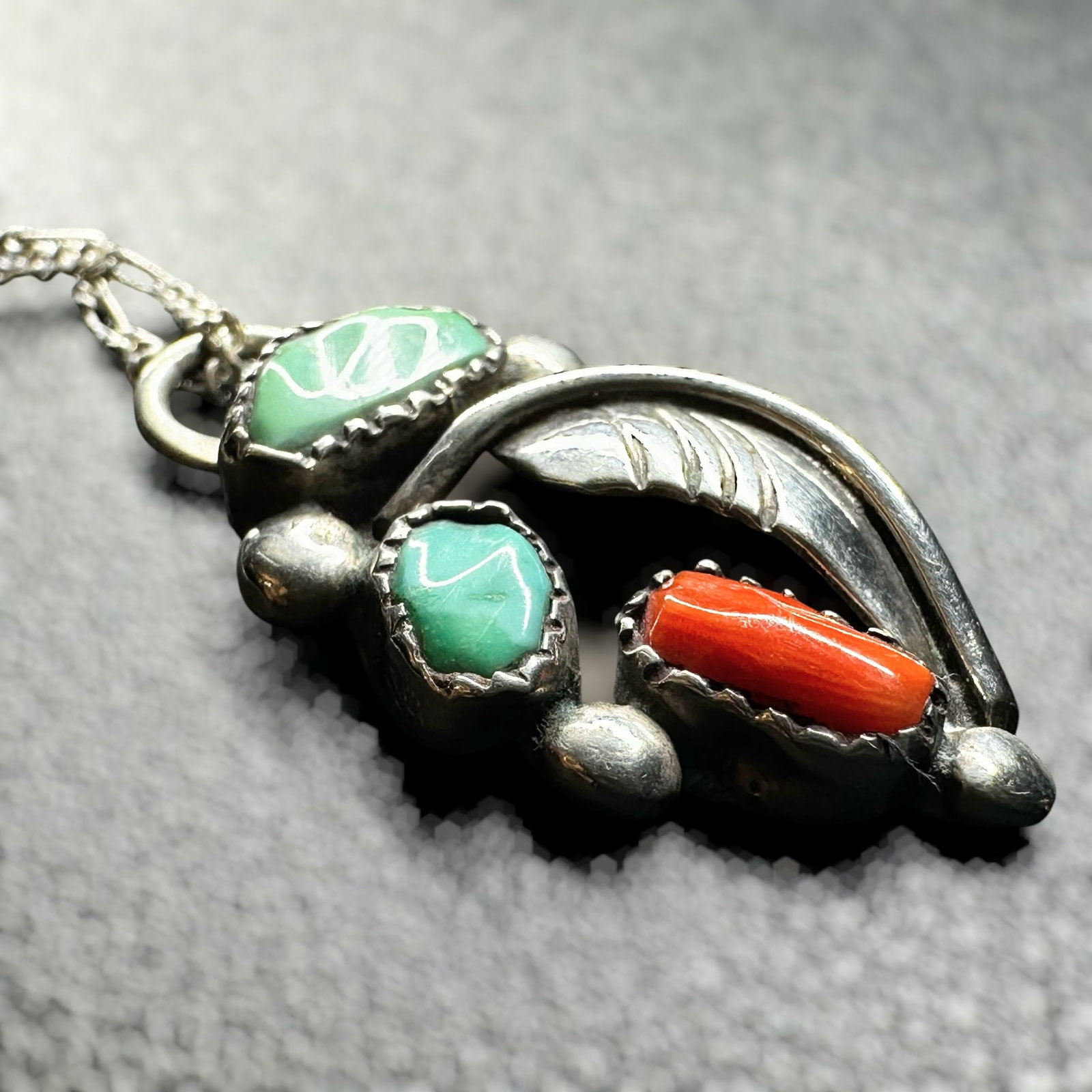 19”/7g Linda Eustace Sterling Silver Turquoise & Coral Pendant Necklace: 19”/7g Cochiti/Zuni Linda Eustace Sterling Silver Turquoise & Coral Pendant Necklace: Brand/Model: Hallmarked “LE.” Linda Eustace Native American Cochiti/Zuni artisan.Manufacturer Locati
