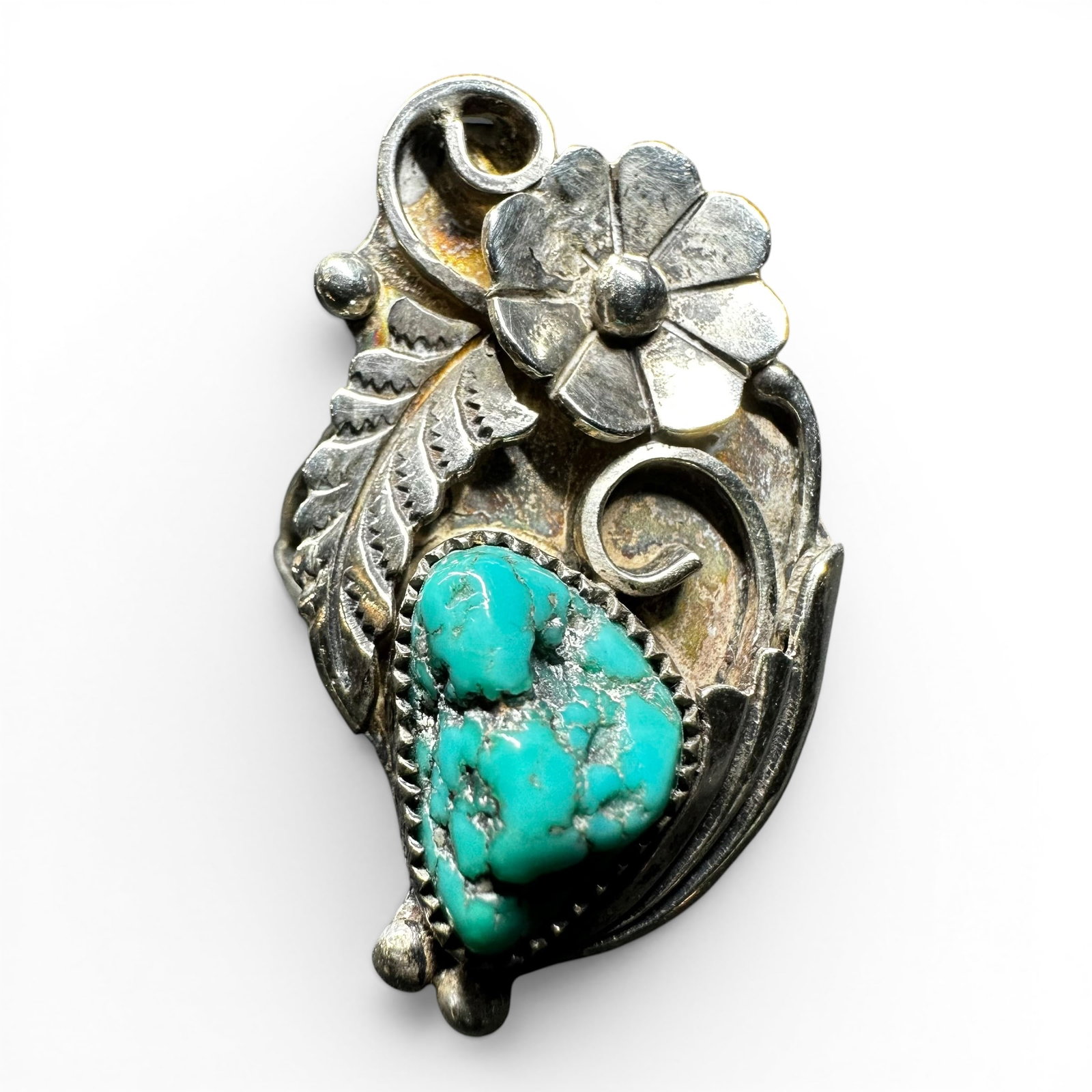 Sz7.5/7g Native American Sterling Silver Kingman Turquoise Flower Ring: Sz7.5/7g Native American Sterling Silver Kingman Turquoise Flower Ring:Brand/Model: No hallmark. Unidentified Native American artisan.Manufacturer Location: Southwestern United States.Year Produced: U