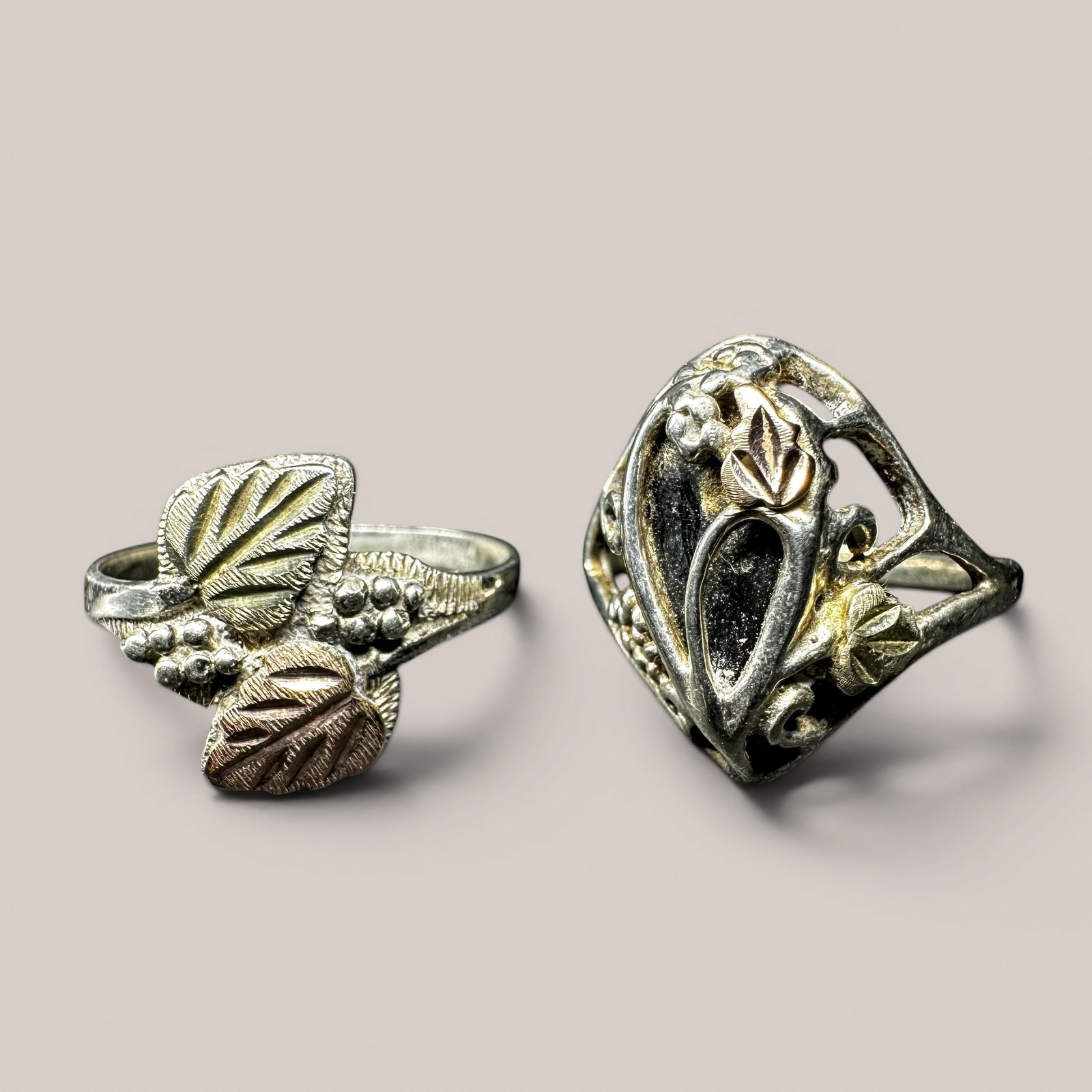 Sz8.25/Sz8.5/5g Black Hills Gold Ring Lot: Sz8.25/Sz8.5/5g Black Hills Gold Ring Lot:Brand/Model: No hallmark.Manufacturer Location: Black Hills Region; South Dakota.Year Produced: Unknown.Condition: Overall good vintage condition with surface