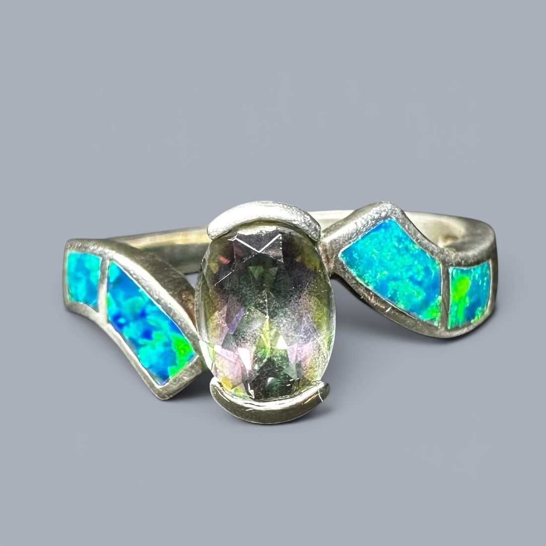 Sz10/4g 925 Sterling Silver Mystic Topaz Green Opal Inlay Ring: Sz10/4g 925 Sterling Silver Mystic Topaz Green Opal Inlay Ring:Brand/Model: Marked “925”.Manufacturer Location: Unmarked.Year Produced: Unknown.Condition: Good condition with light surface wea