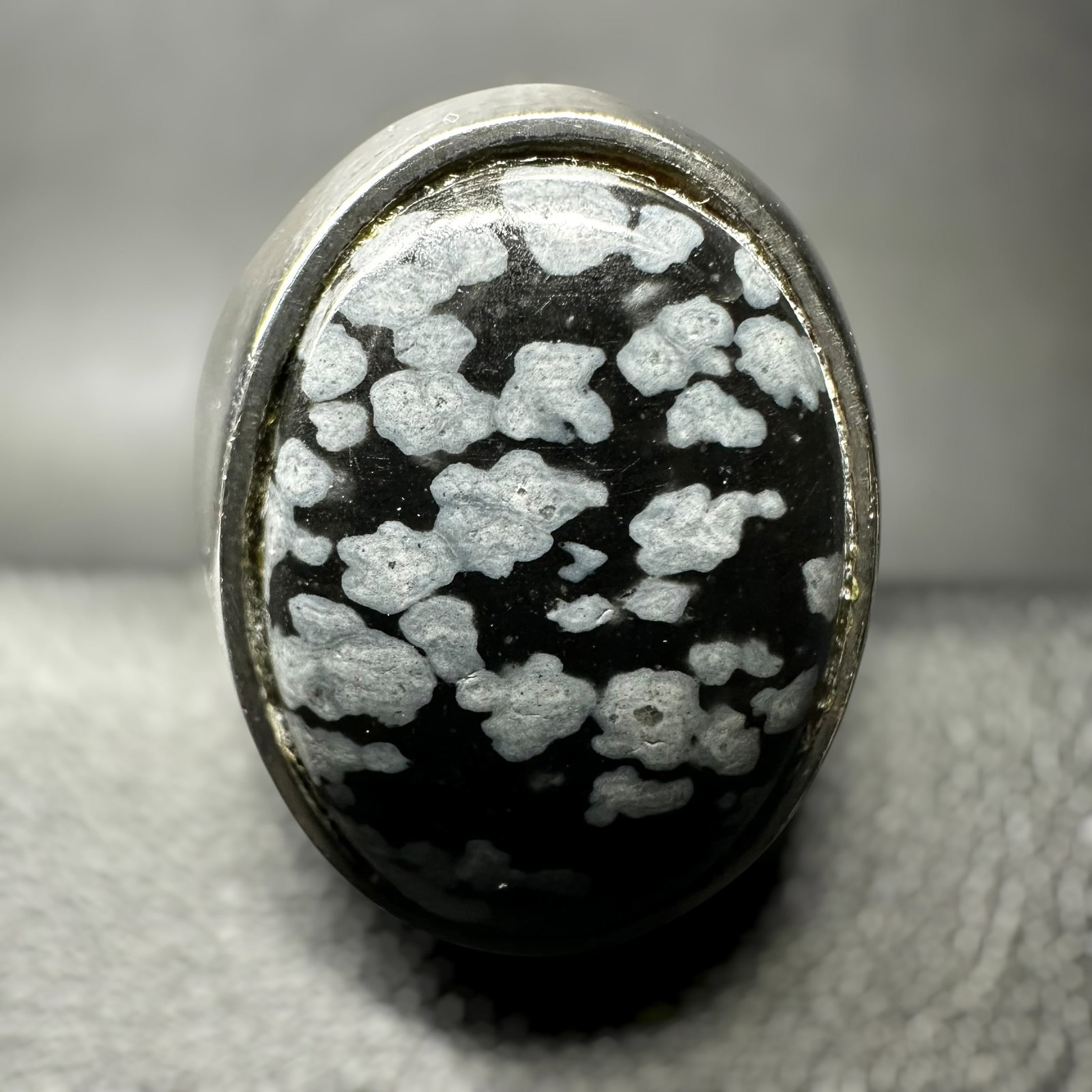 Sz9.5/10g 925 Sterling Silver Snowflake Obsidian Ring: Sz10/10g 925 Sterling Silver Snowflake Obsidian Ring:Brand/Model: Hallmarked “925.”Manufacturer Location: Unmarked.Year Produced: Unknown.Condition: Good condition with surface wear and scratc