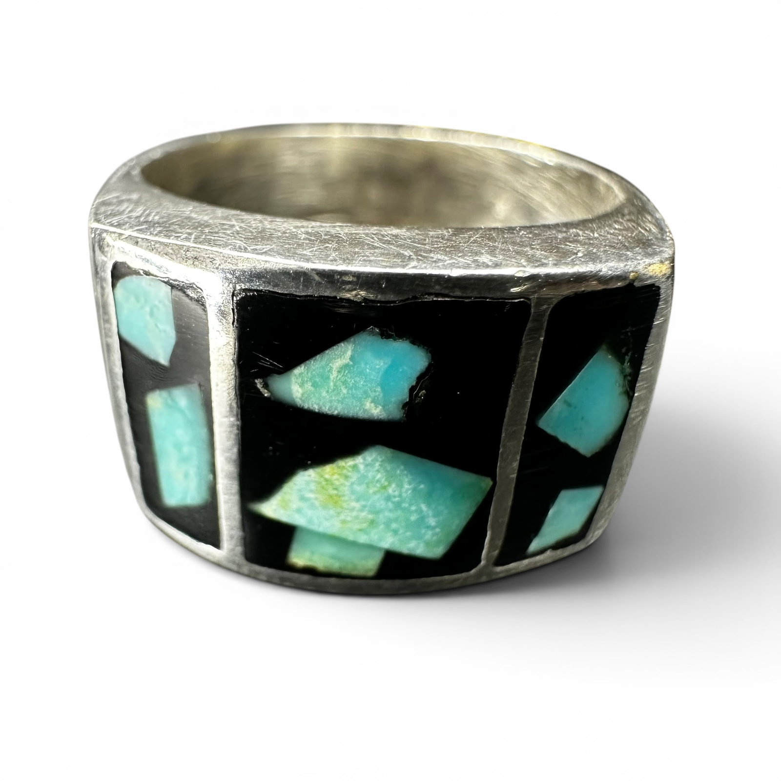 Sz9/10g Men's Sterling Silver Turquoise Onyx Chip Inlay Ring: Sz9/10g Men's 925 Sterling Silver Turquoise Onyx Chip Inlay Ring:Brand/Model: No hallmark.Manufacturer Location: Unmarked.Year Produced: Unknown.Condition: Good condition with surface wear, scratches,