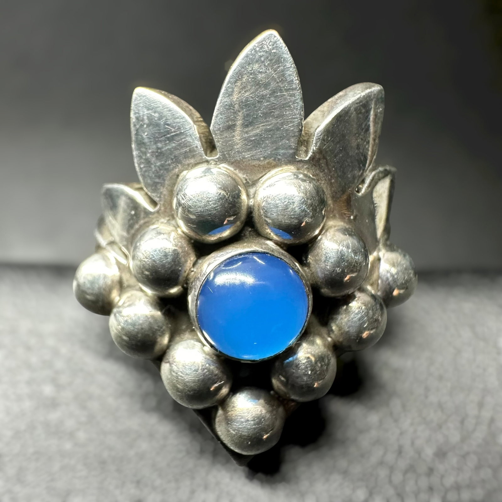 Sz7/10g Taxco Mexico 925 Sterling Silver Blue Chalcedony Ring: Sz7/10g Taxco Mexico 925 Sterling Silver Blue Chalcedony Ring:Br7nd/Model: Hallmarked “TD-70 MEXICO.” Manufacturer Location: Taxco, Mexico.Year Produced: Unknown.Condition: Good vintage condit