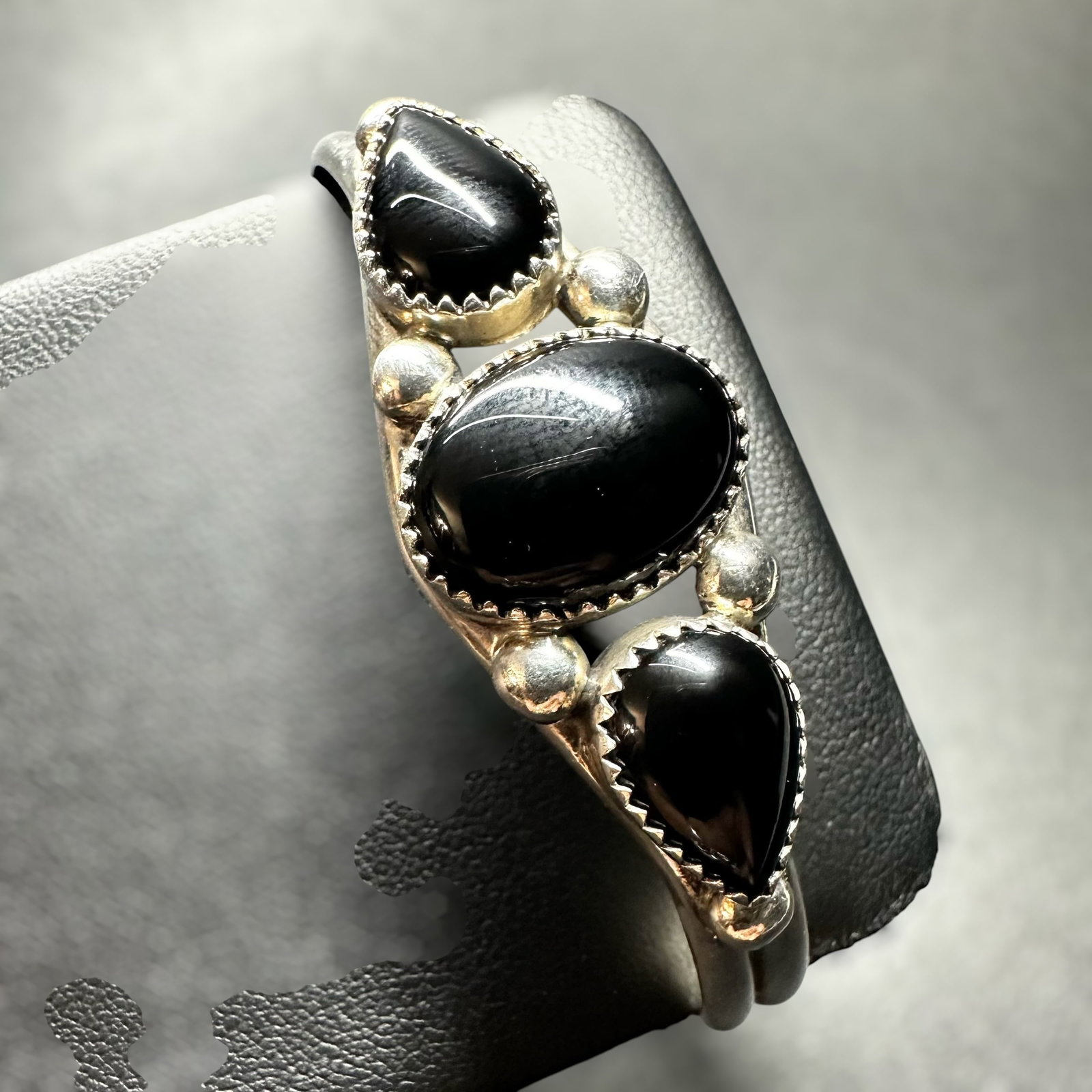 6.5”/19g Navajo Pat Yazzie Sterling Silver Onyx Cuff (1 of 12)