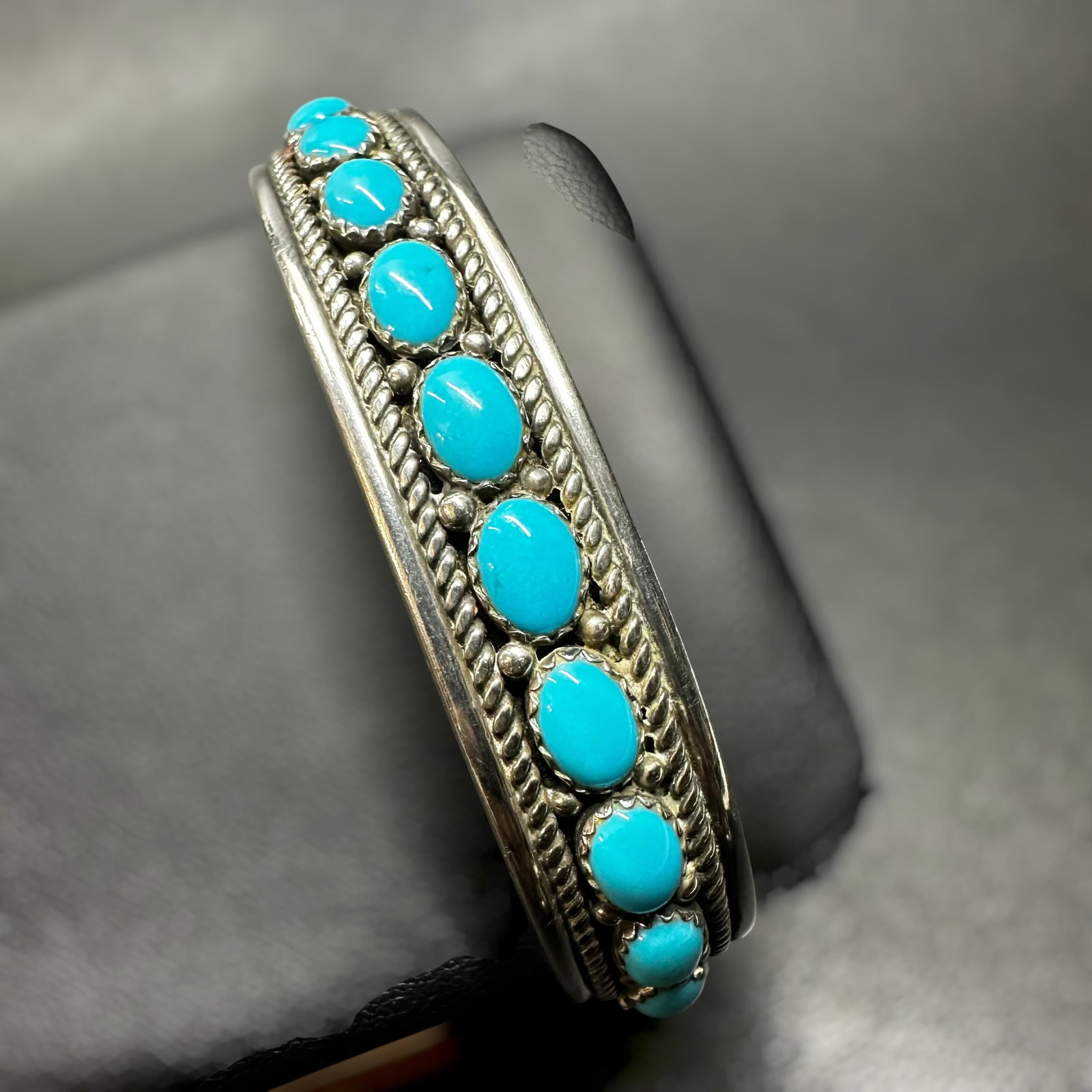 6.5”/31g Navajo Paul Livingston Sterling Silver Petit Point Kingman Turquoise Cuff: 6.5”/31g Navajo Paul Livingston Sterling Silver Petit Point Kingman Turquoise Cuff:Brand/Model: Hallmarked “Paul Livingston.” Native American artisan.Manufacturer Location: Southwestern 