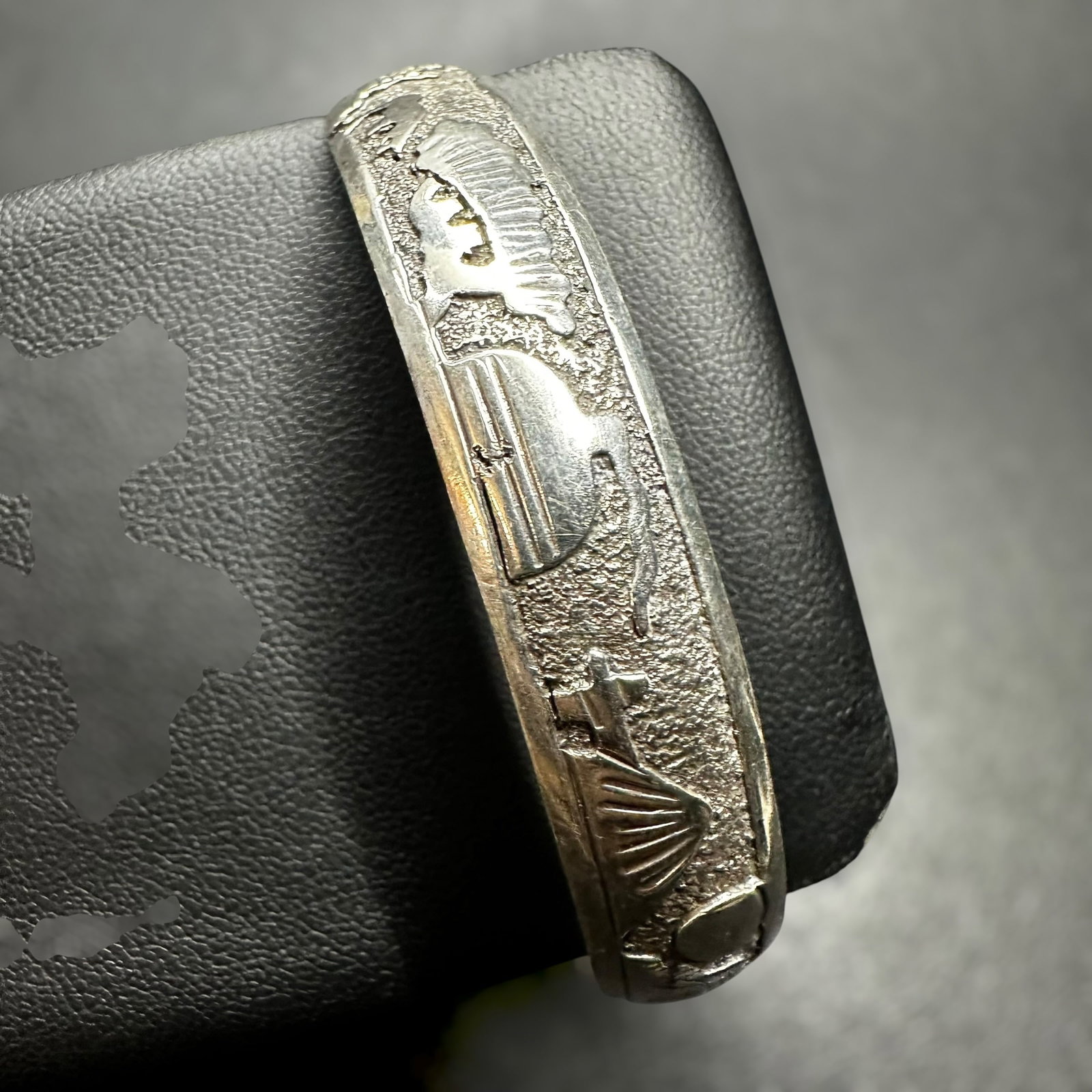 Sz6.5/13g Navajo Gene Gibson Sterling Silver Storyteller Cuff: Sz6.5/13g Native American Sterling Silver Storyteller Cuff:Brand/Model: Hallmarked pictograph with “STERLING.” Navajo artisan Gene Gibson.Manufacturer Location: Southwestern United States.Year