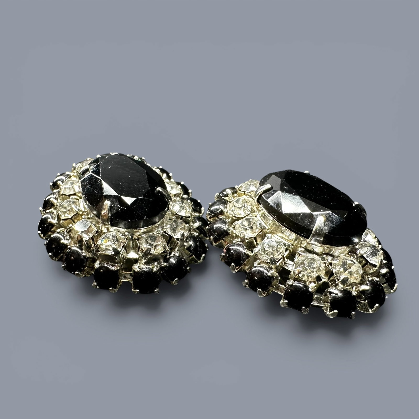 19g Vintage Faceted Black Glass & Rhinestone Clip Earrings: 19g Vintage Faceted Black Glass & Rhinestone Clip EarringsBrand/Model: No hallmark.Manufacturer Location: Not marked.Year Produced: Unknown; likely mid to late 20th century.Condition: Overall good vin