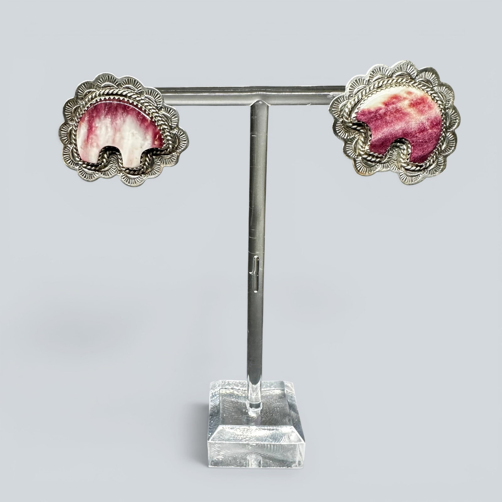 16g Navajo Lucinda Yazzie Sterling Silver Purple Spiny Oyster Shell Earrings: 16g Navajo Lucinda Yazzie Sterling Silver Purple Spiny Oyster Shell Earrings:Brand/Model: Hallmarked “LY Sterling”; Lucinda Yazzie Navajo artisan.Manufacturer Location: Native American; Navajo