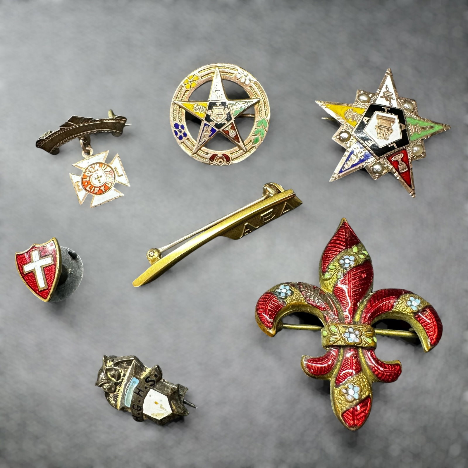 14g Vintage Fraternal & Enamel Pin Lot (1 of 17)
