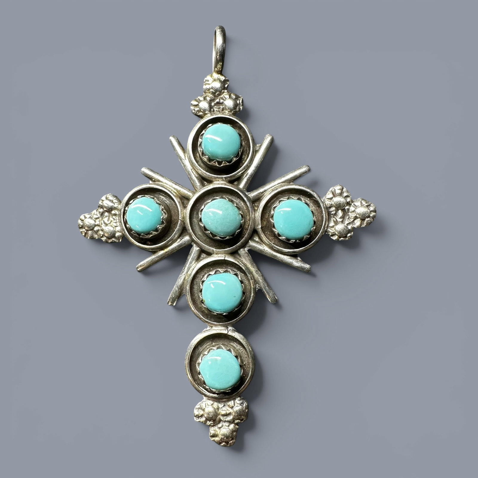 5g Native American Sterling Silver Petit Point Sleeping Beauty Turquoise Cross Pendant: 5g Native American Sterling Silver Petit Point Sleeping Beauty Turquoise Cross Pendant: Brand/Model: No hallmark.Manufacturer Location: Unmarked.Year Produced: Unknown.Condition: Good condition with l