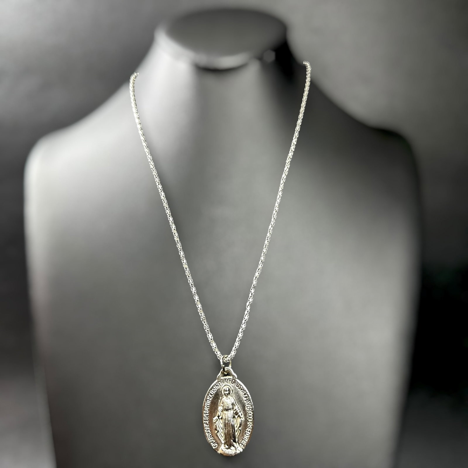 19”/9g Sterling Silver Miraculous Medal Pendant Necklace (1 of 10)