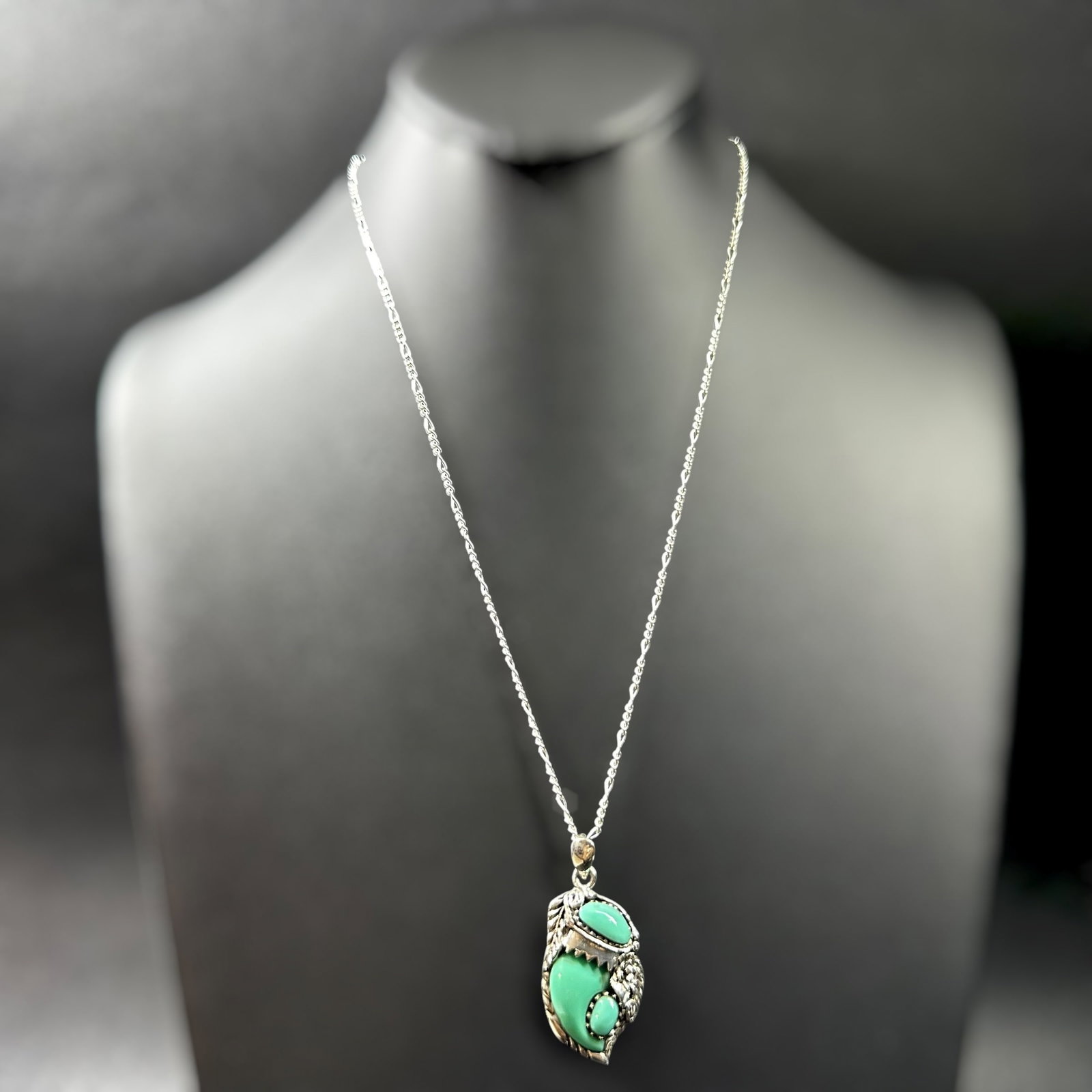20”/11g 925 Sterling Silver Faux Turquoise Pendant Necklace: 20”/11g 925 Sterling Silver Faux Turquoise Pendant Necklace:Brand/Model: No hallmark.Manufacturer Location: Unmarked.Year Produced: Unknown.Condition: Good condition with light surface wear and 
